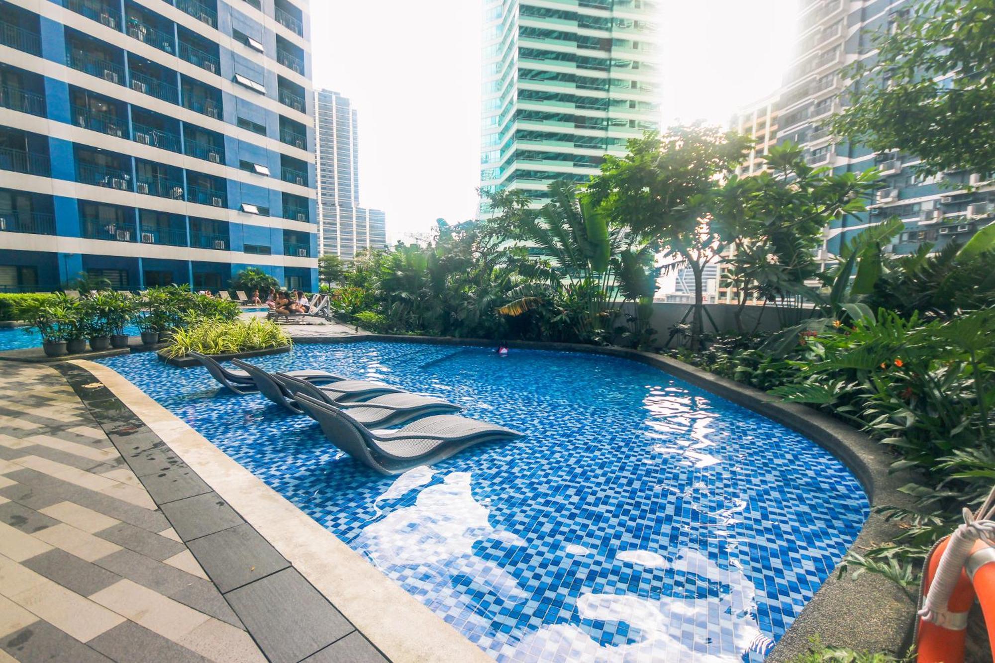 Artistry In Bloom Penthouse Retreat In Air Makati Blazing Fast 300 Mbps Air