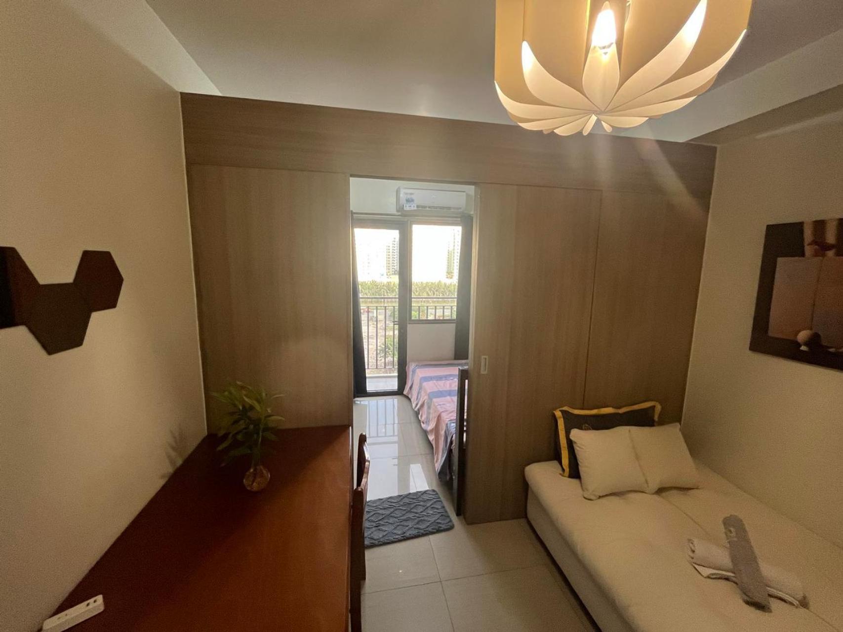 Shore 2 Beds With Balcony&fast Wifi Tv 4 Pax Moa Complex 834 * Manila