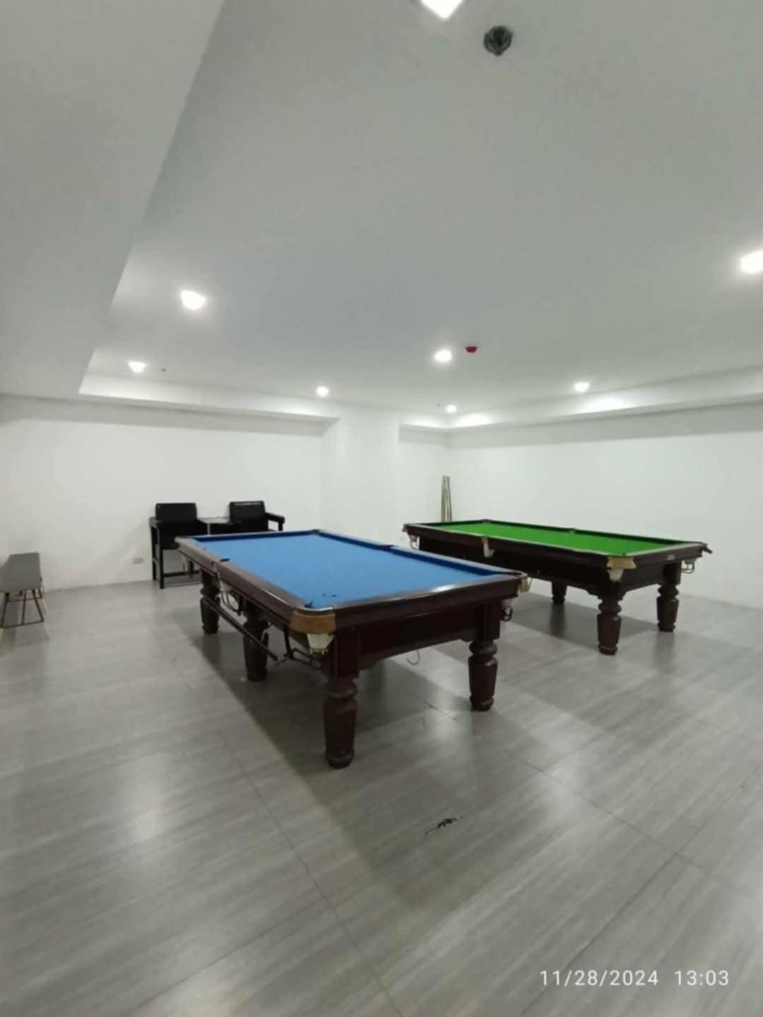 Apartment 2br Tower3 Sunshine100 Pool Billiard 70 Inches Tv Karaoke Manila