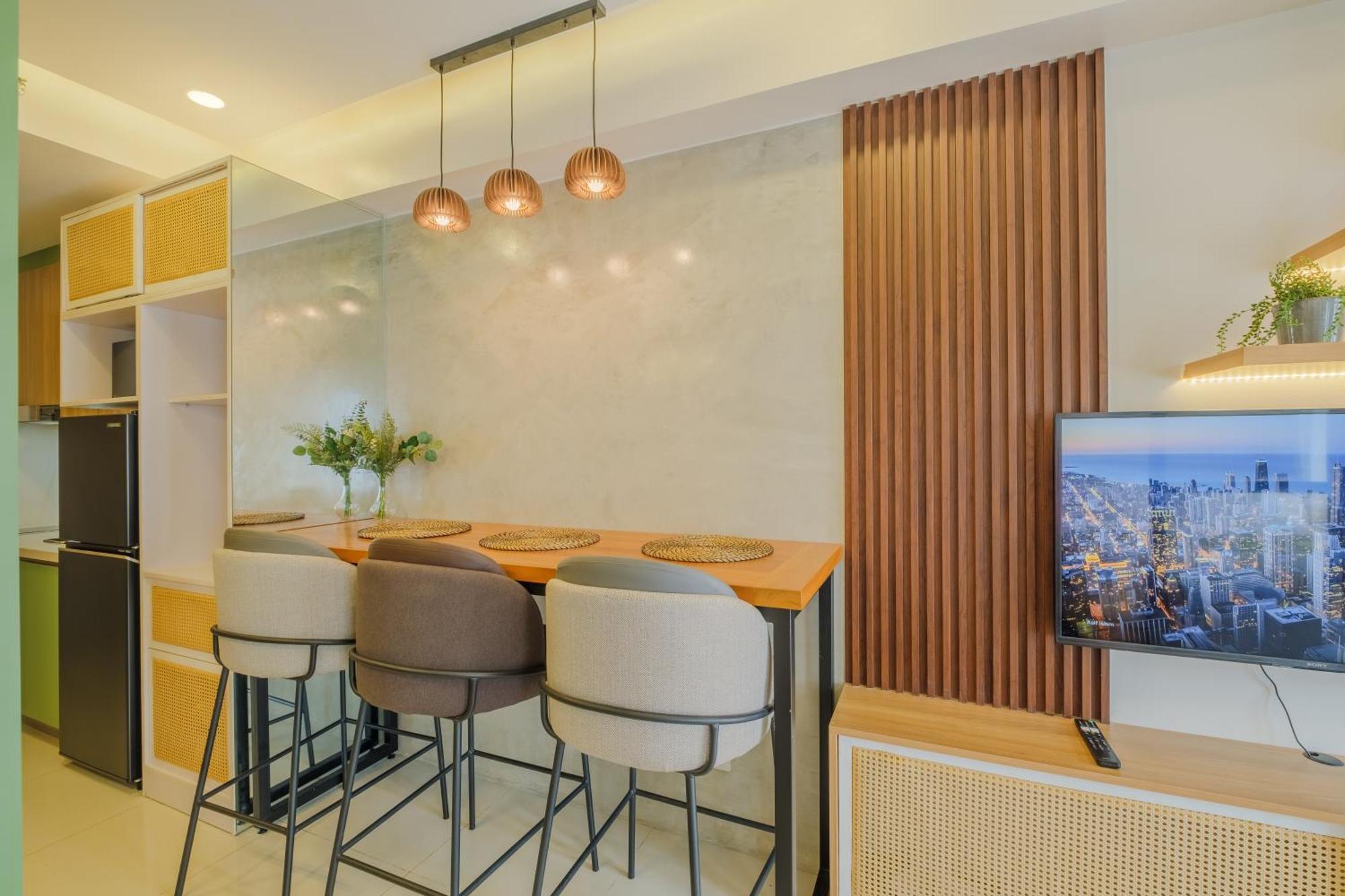 Coasis At Smdc Coast Residences Aparthotel