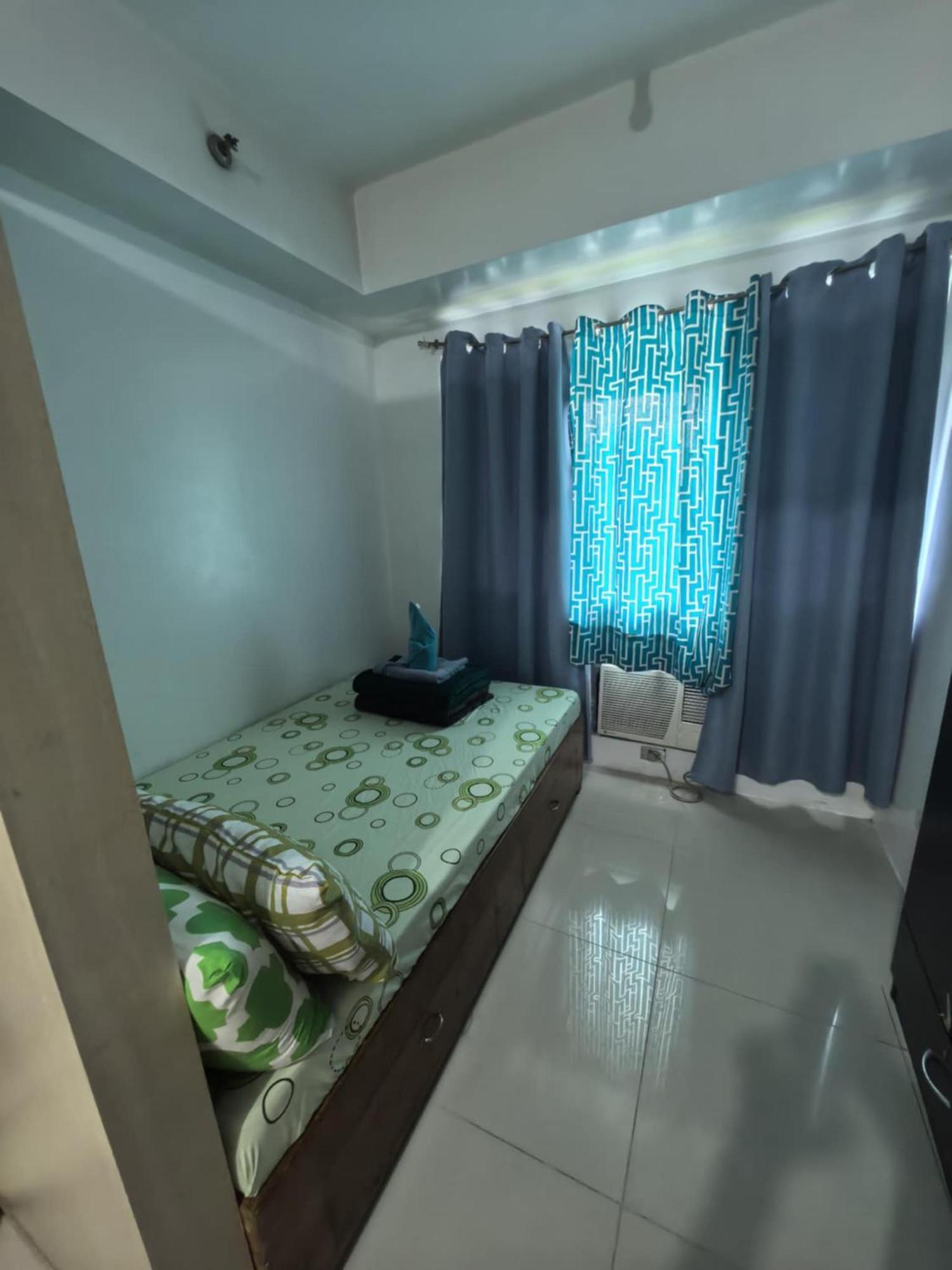 Jhang Places Sea * Manila