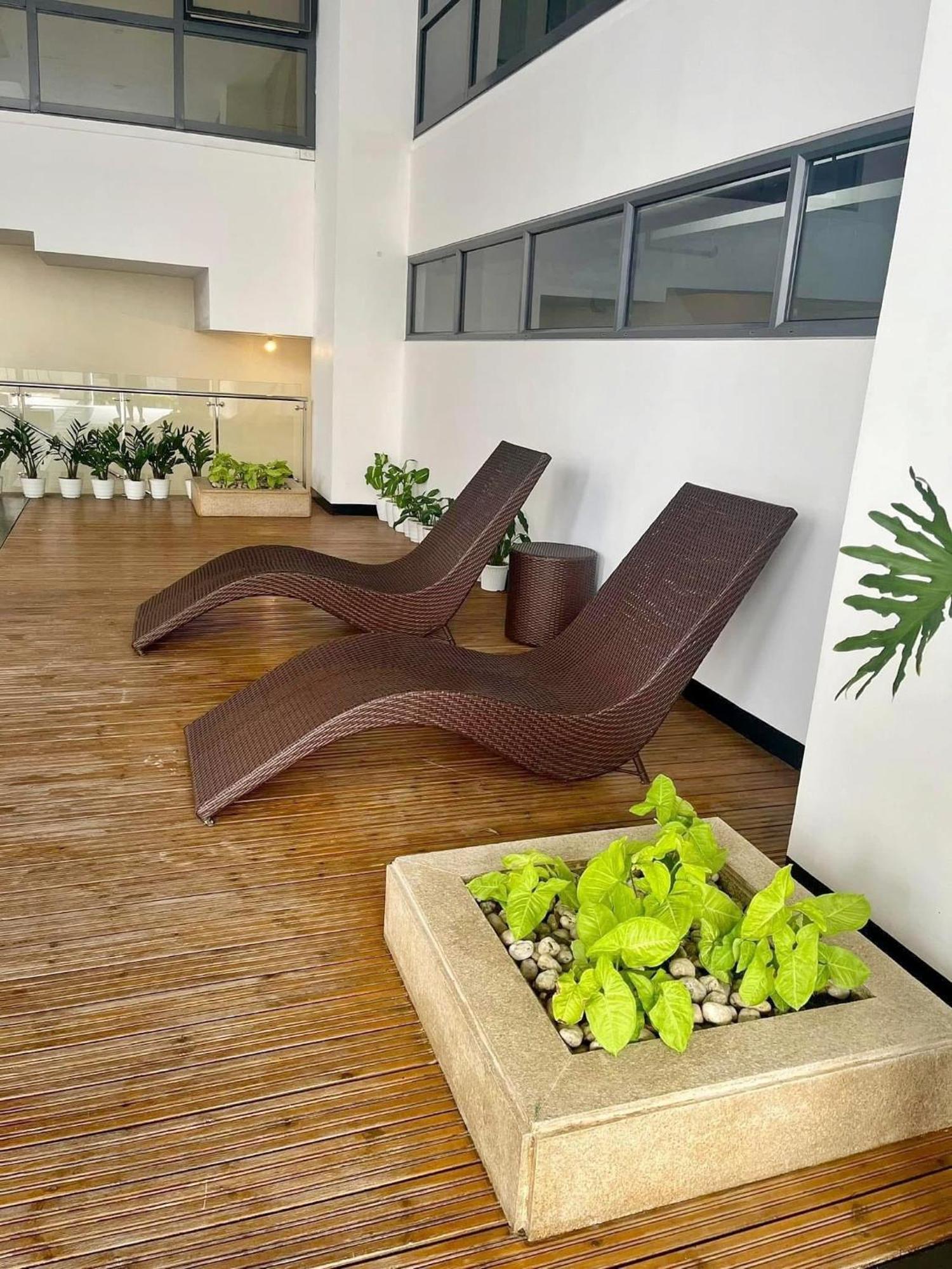 Greenbelt With Wifi, Pool And Gym * Manila