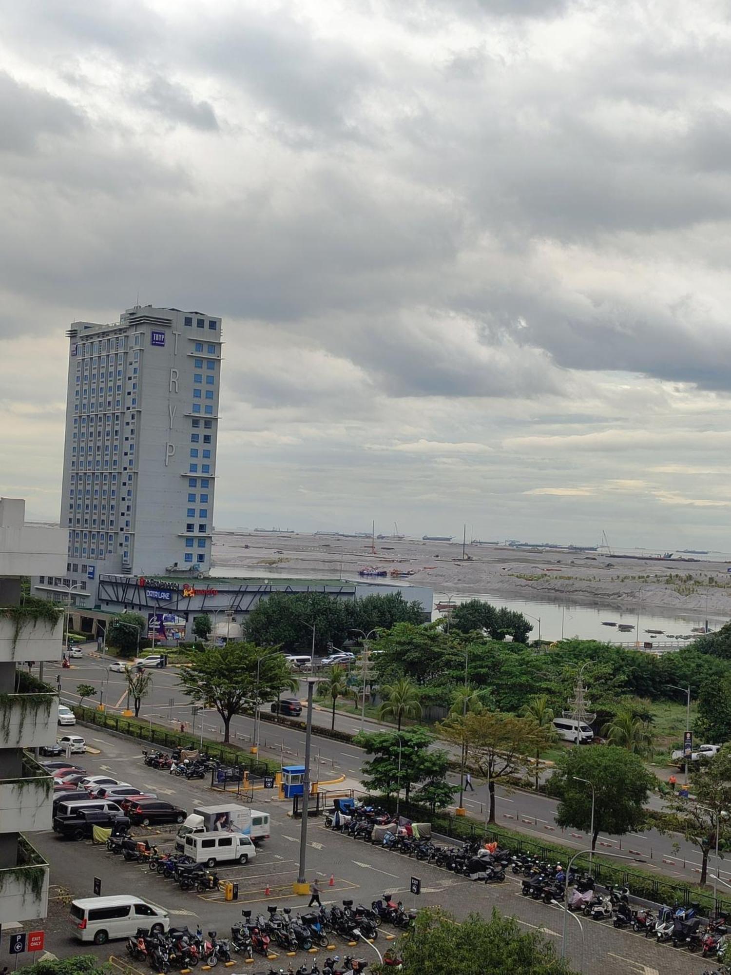 Apartment Lito's Staycation At Shore Residences Tower A