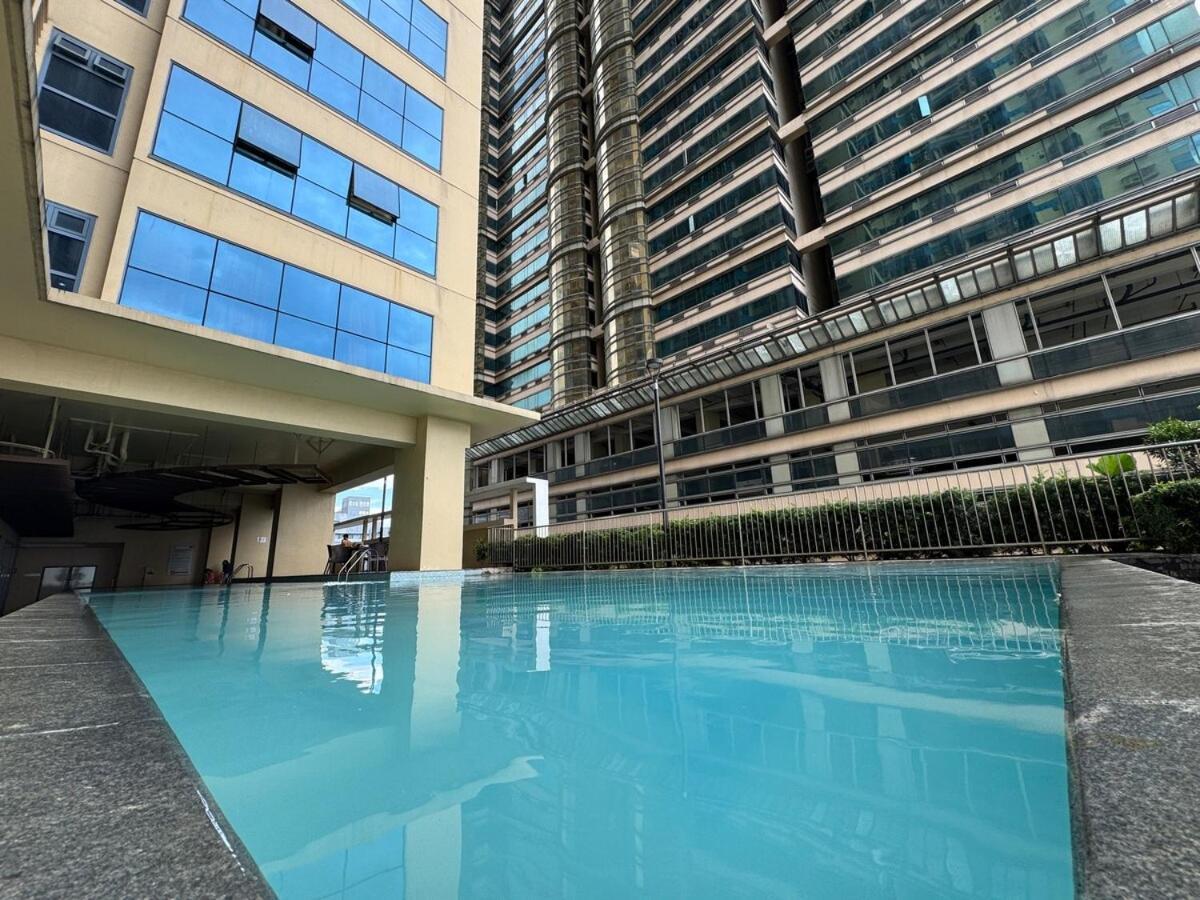 Grand Riviera 1202 Front Of Us Embassy By Prime Apartment Manila