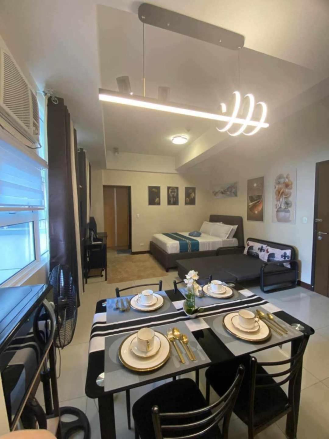 Queens Condotel At 101newport Across Naia T3