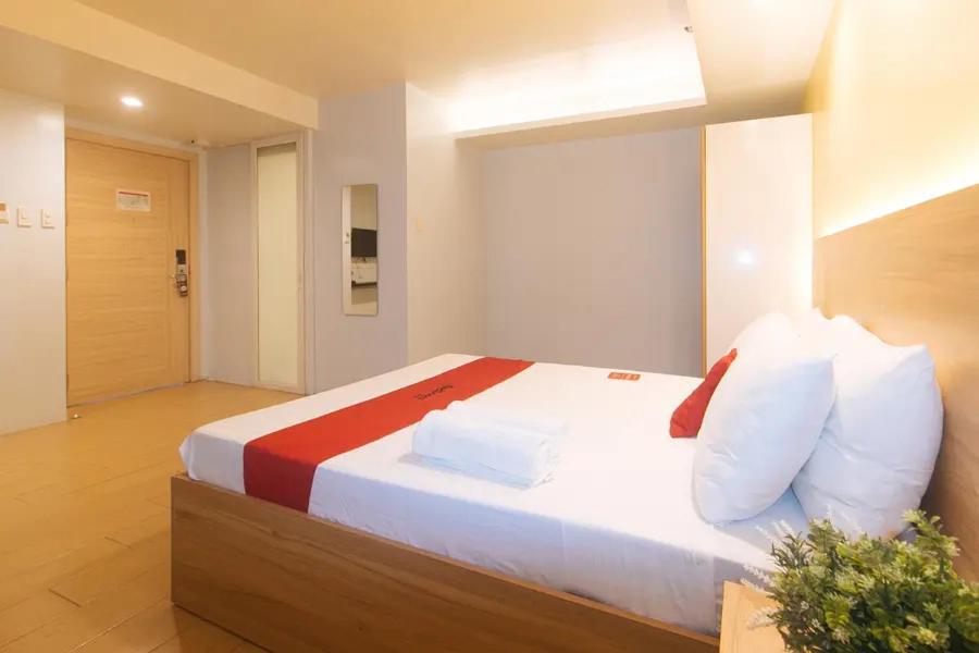 Luxelite Makati Hotel