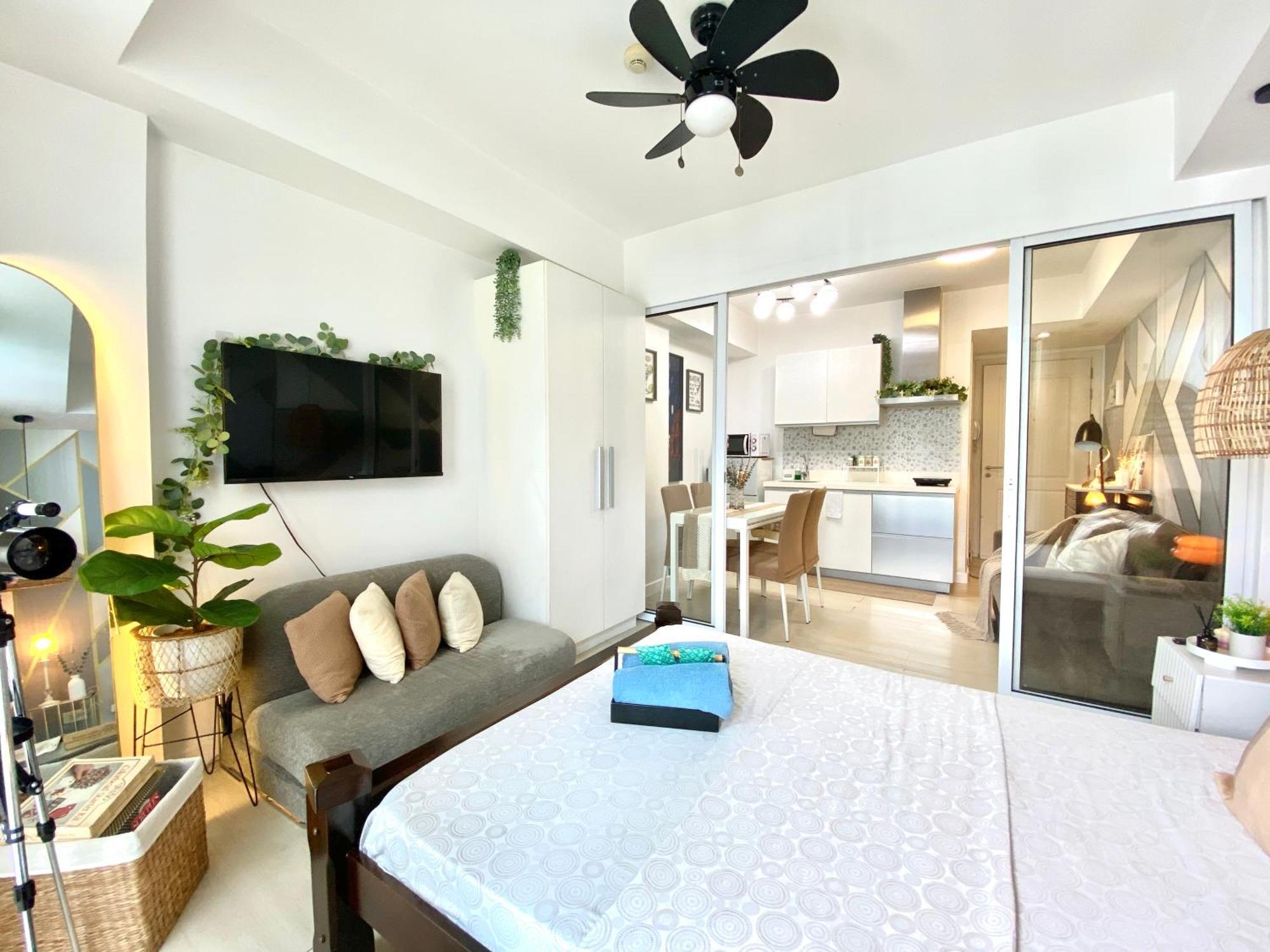 Azure Urban By Melrose Avenue *