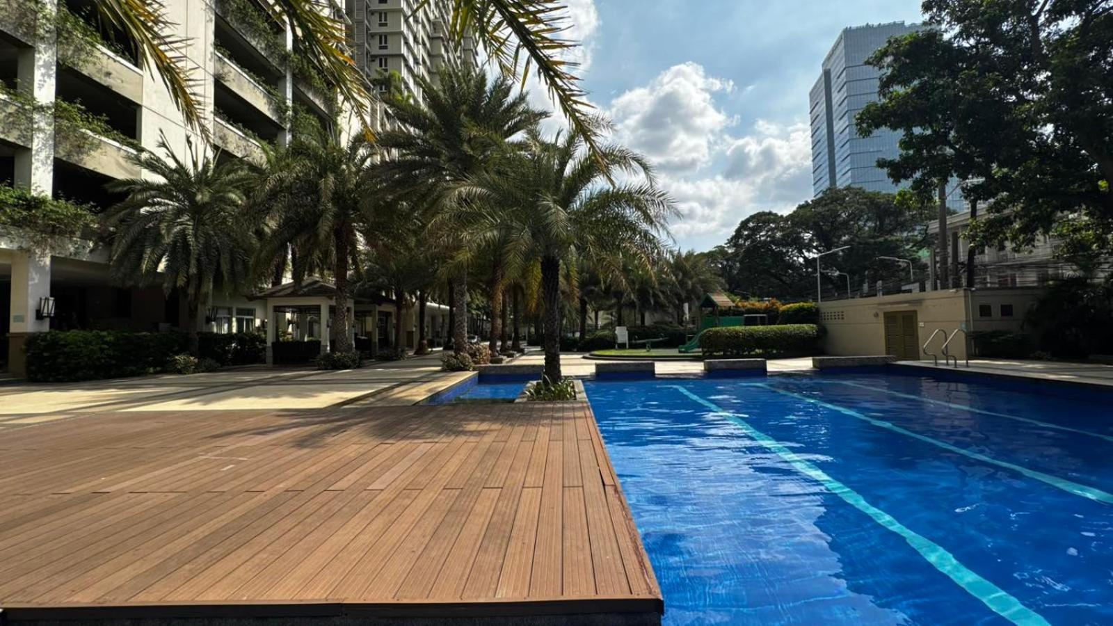 La Suitez 1420 I Skyline Views & Luxe Near Moa Apartment