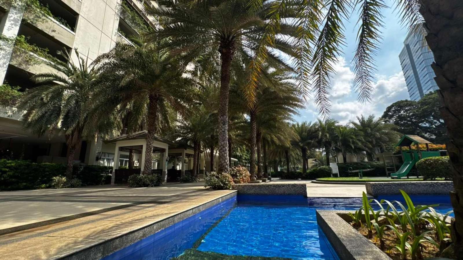 La Suitez 1420 I Skyline Views & Luxe Near Moa * Manila