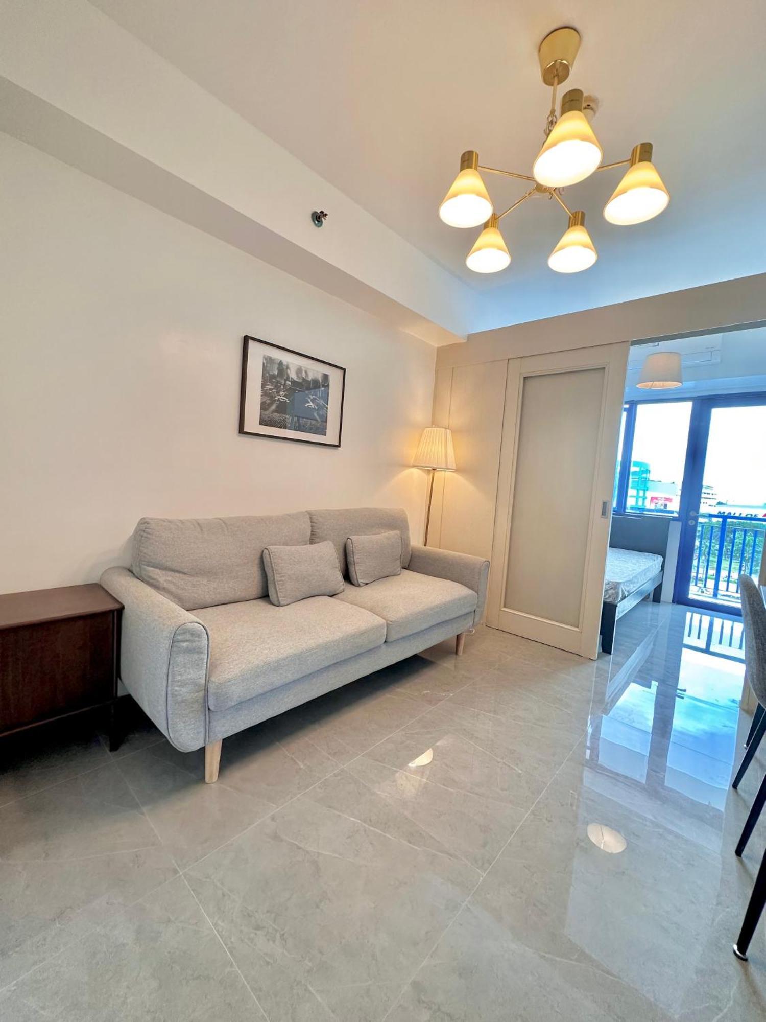 Sea Residences Fireworks And Moa View - Beehive Moa Aparthotel Manila