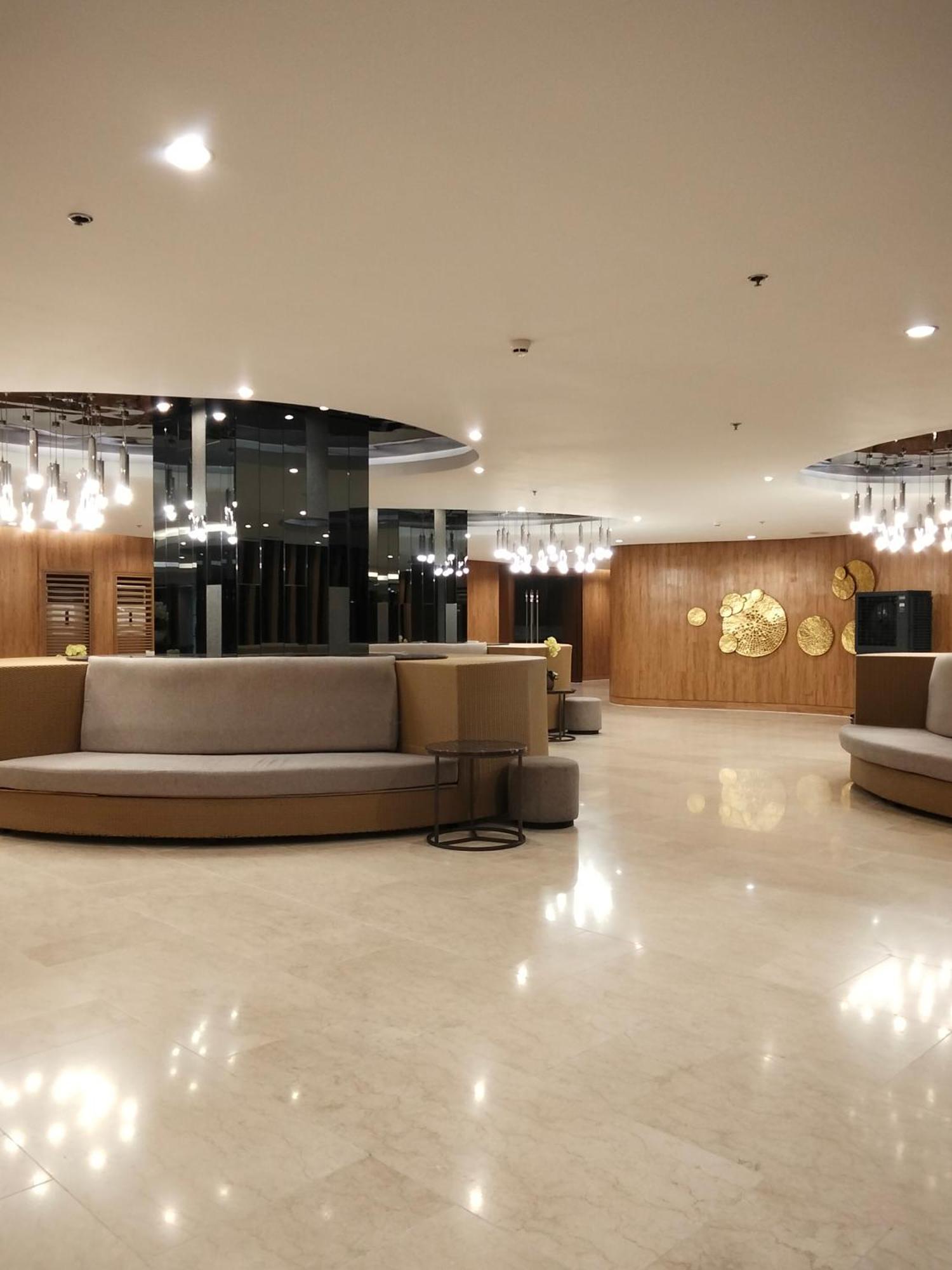 Vsv Luxury Family Staycation Moa Hotel