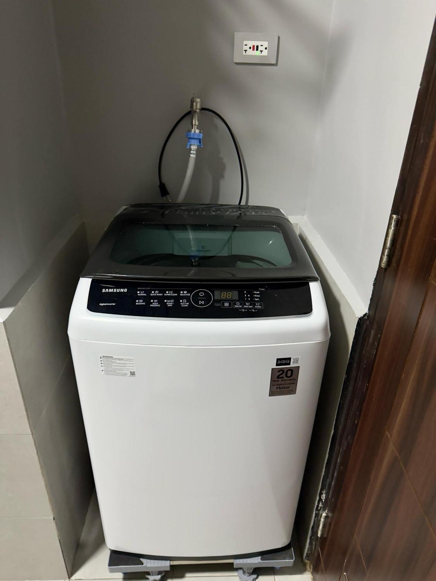 Bayfront 1br With Fast Wifi, Netflix & Free Pool, Near Picc, Cpp, Moa, Okada & Airport Manila