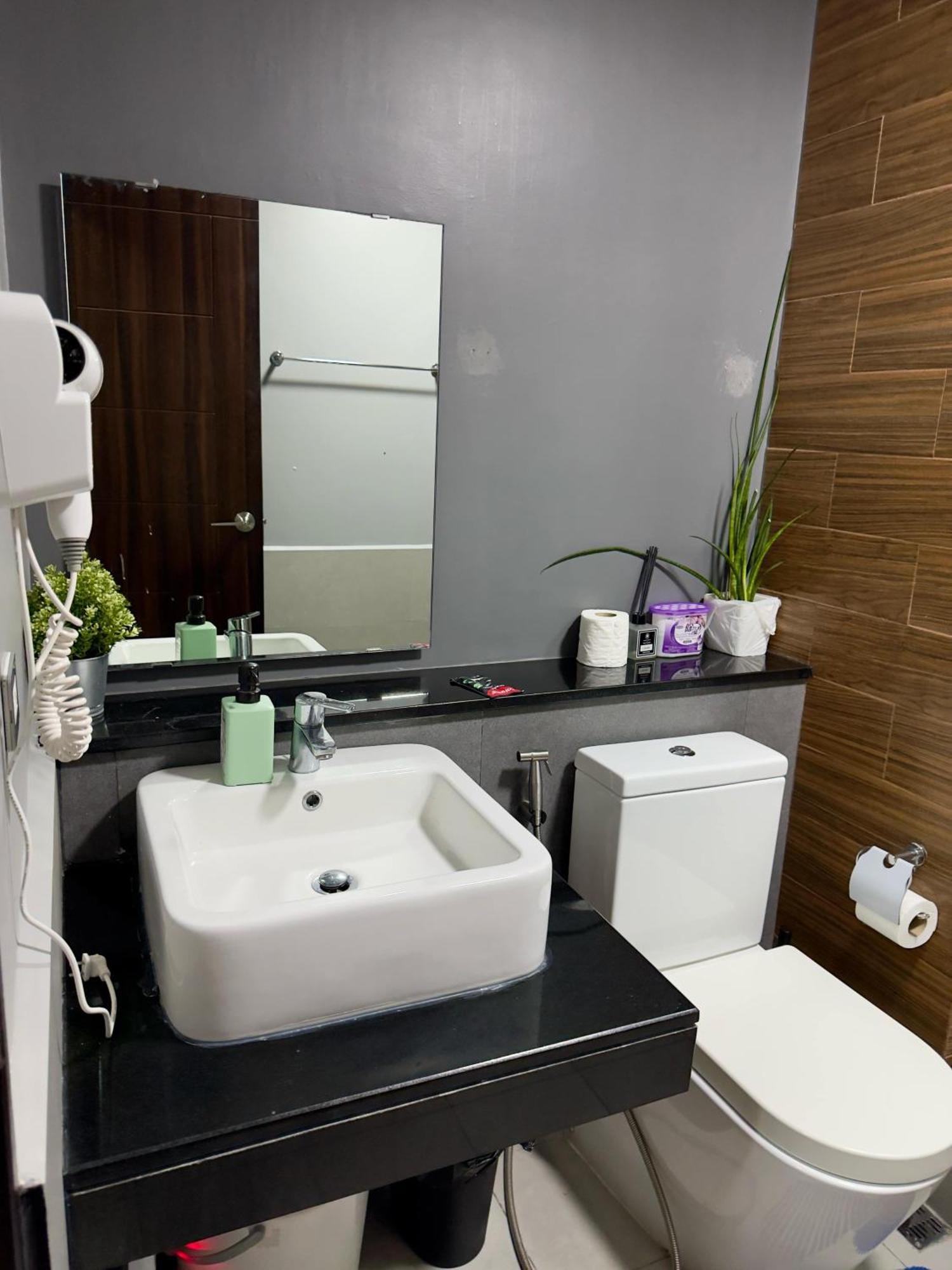 Bayfront 1br With Fast Wifi, Netflix & Free Pool, Near Picc, Cpp, Moa, Okada & Airport * Manila