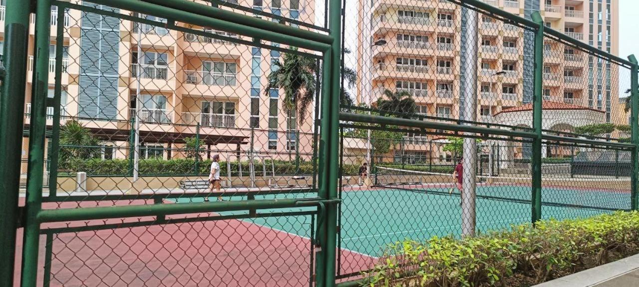 Apartment Mc Kinley Away From Manila