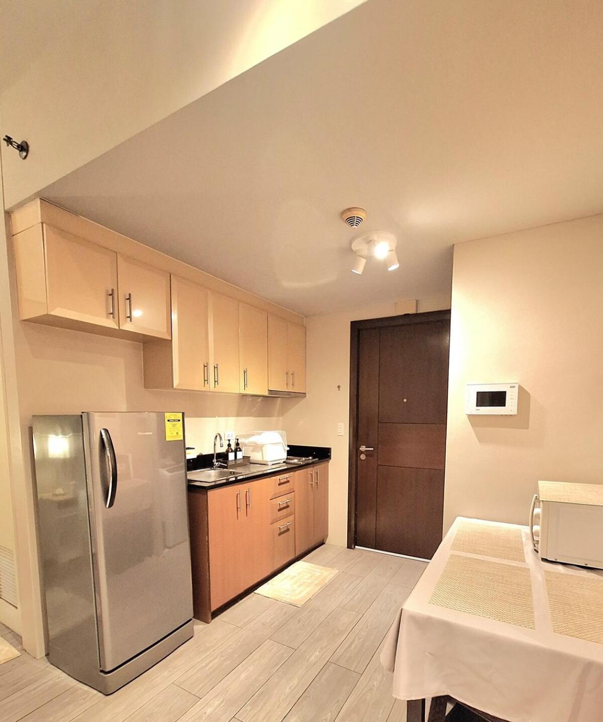 Apartment Across Airport Naia T3 Comfy Unit With Balcony