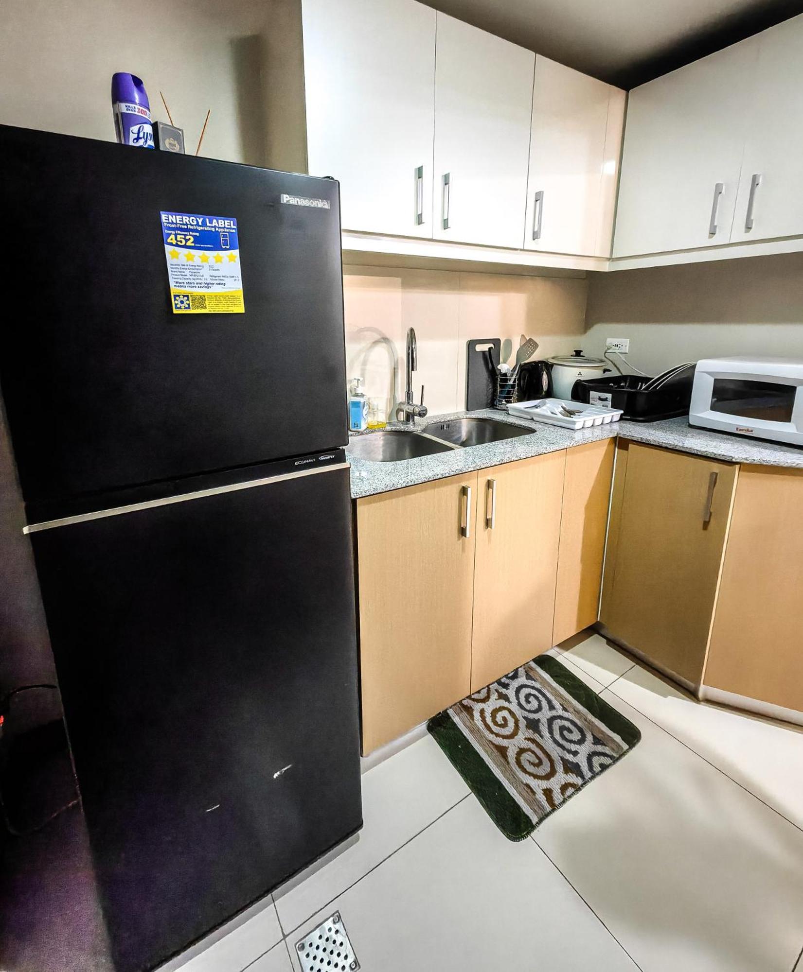 Apartment Cozy 3 Bedroom In Uptown Parksuites - Near Mall, Restaurants And Supermarket Manila