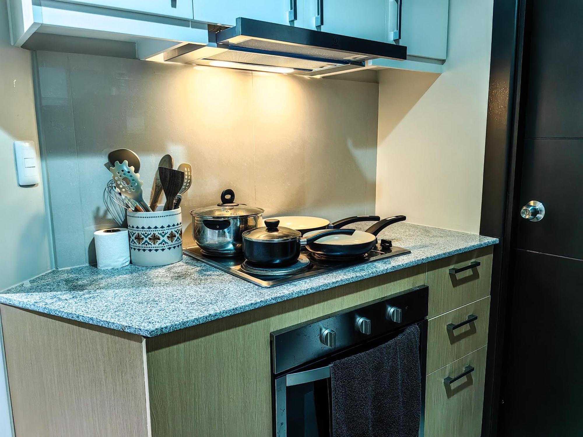 Cozy 3 Bedroom In Uptown Parksuites - Near Mall, Restaurants And Supermarket Apartment