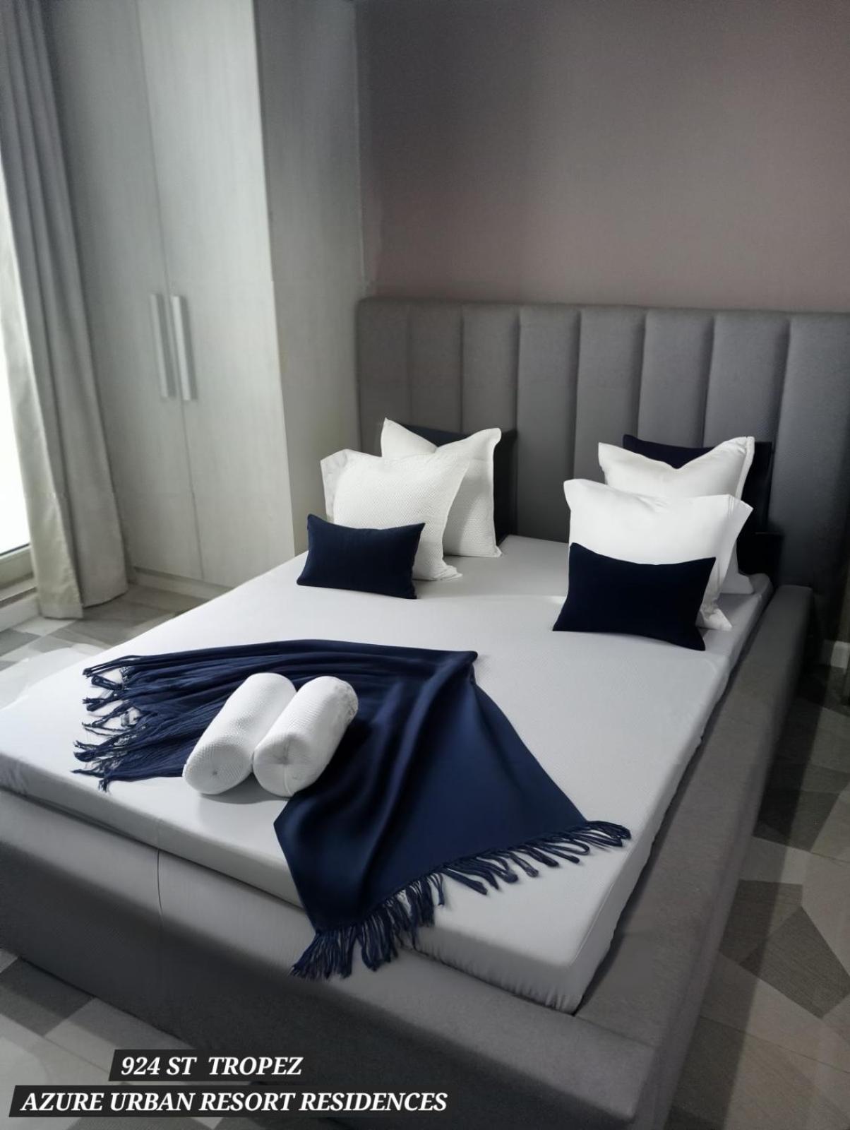 Azure Staycation By Jen & Jes Apartment *