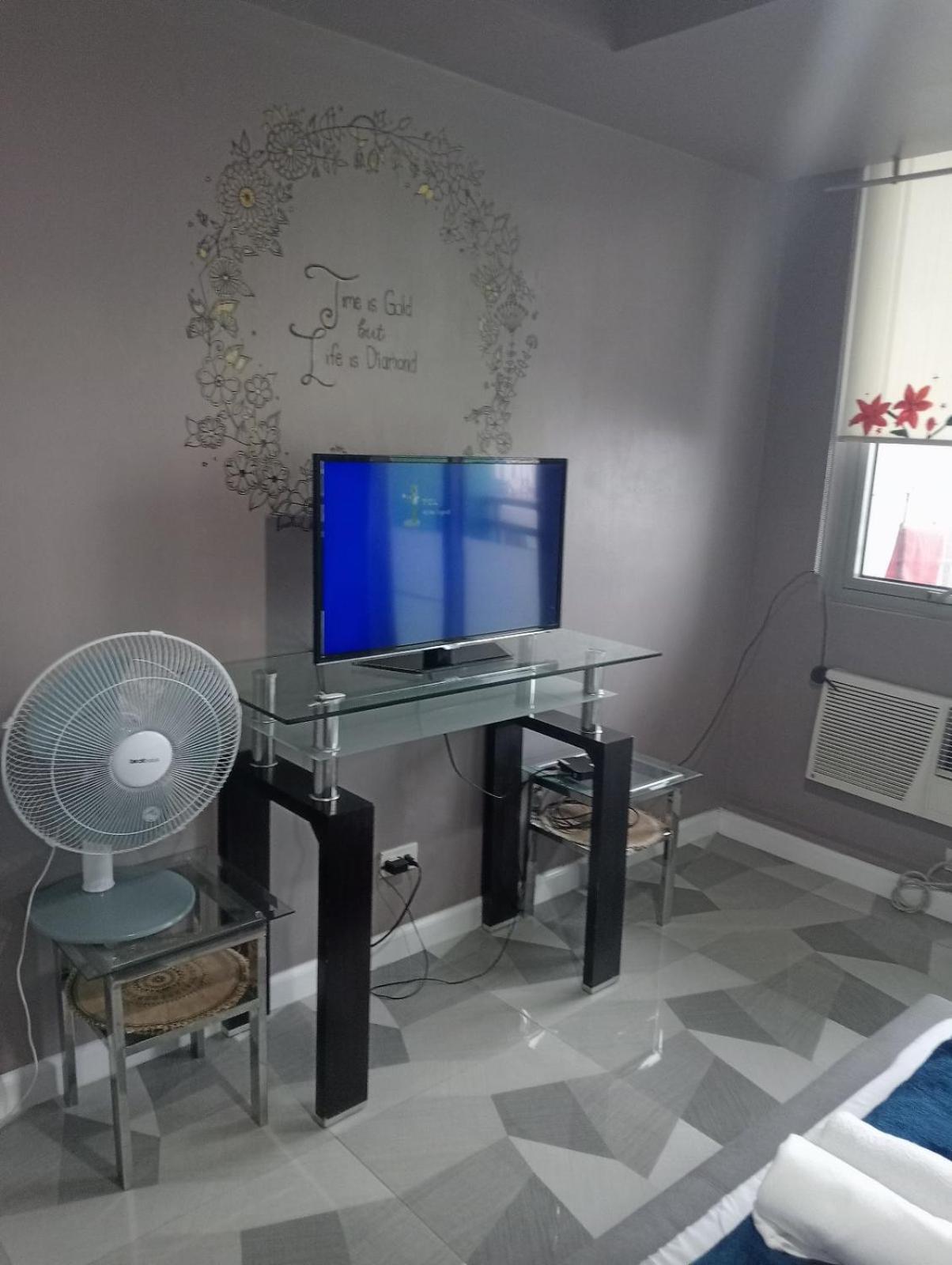 Apartment Azure Staycation By Jen & Jes *