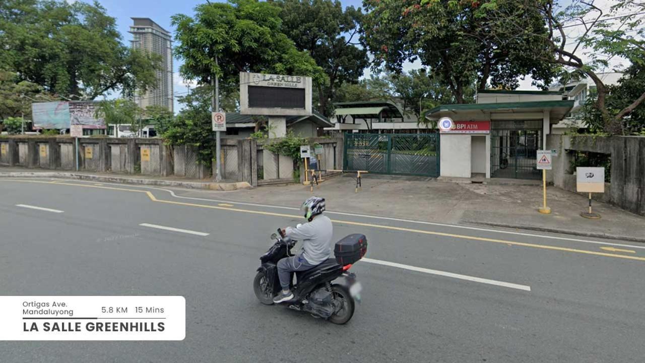 Hostel Affordable Fully Furnished Place In The *