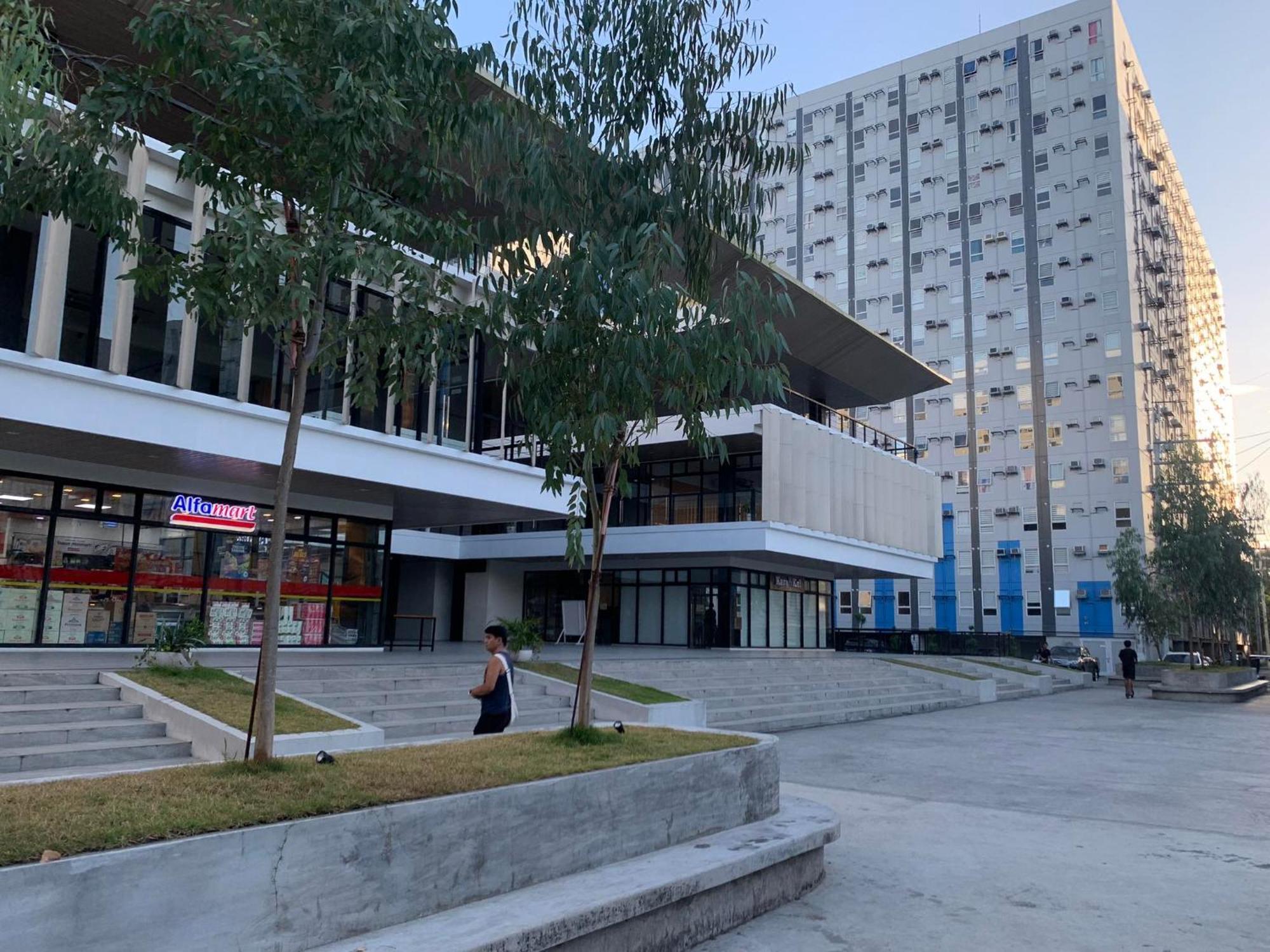 Affordable Fully Furnished Place In The Hostel *