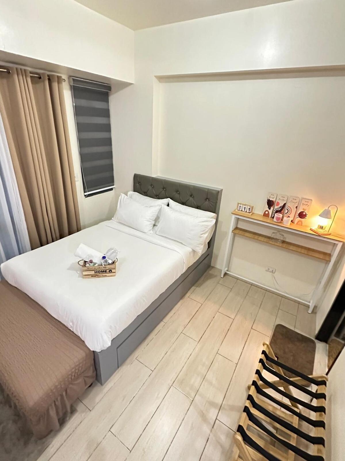 Perfect Summer Stay! Free Pool Near Airport Aparthotel *