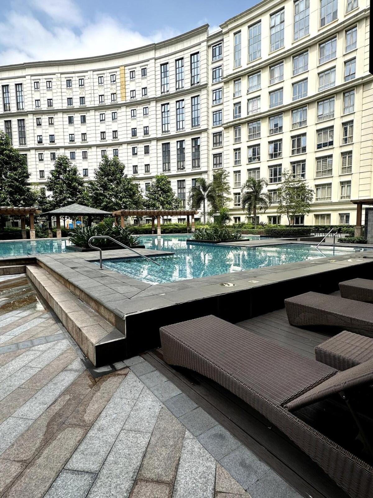 Perfect Summer Stay! Free Pool Near Airport Aparthotel