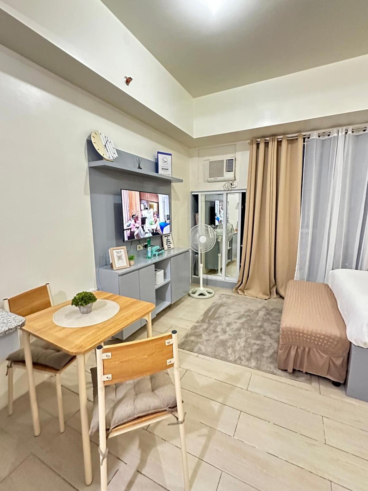 Perfect Summer Stay! Free Pool Near Airport Aparthotel *