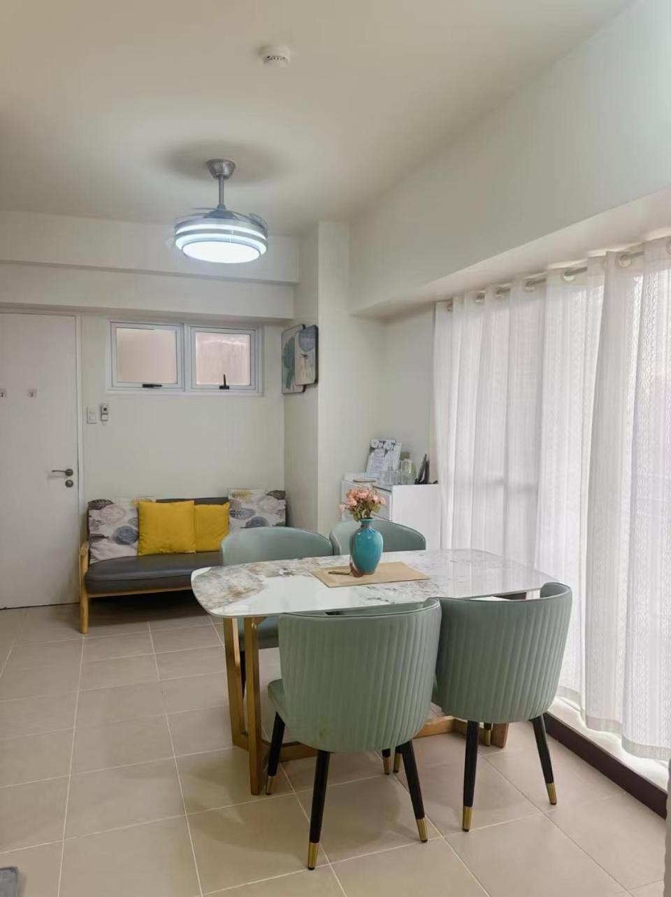 Brixton Place * Manila