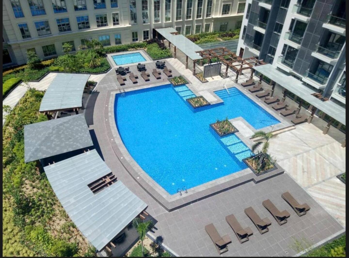 Perfect Summer Stay! Free Pool Near Airport Manila