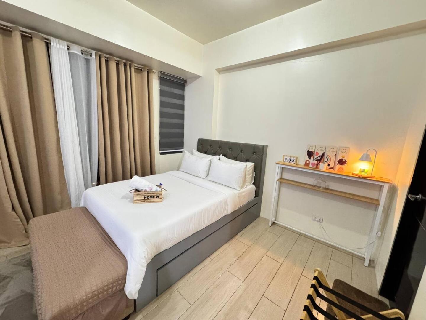 Perfect Summer Stay! Free Pool Near Airport Aparthotel
