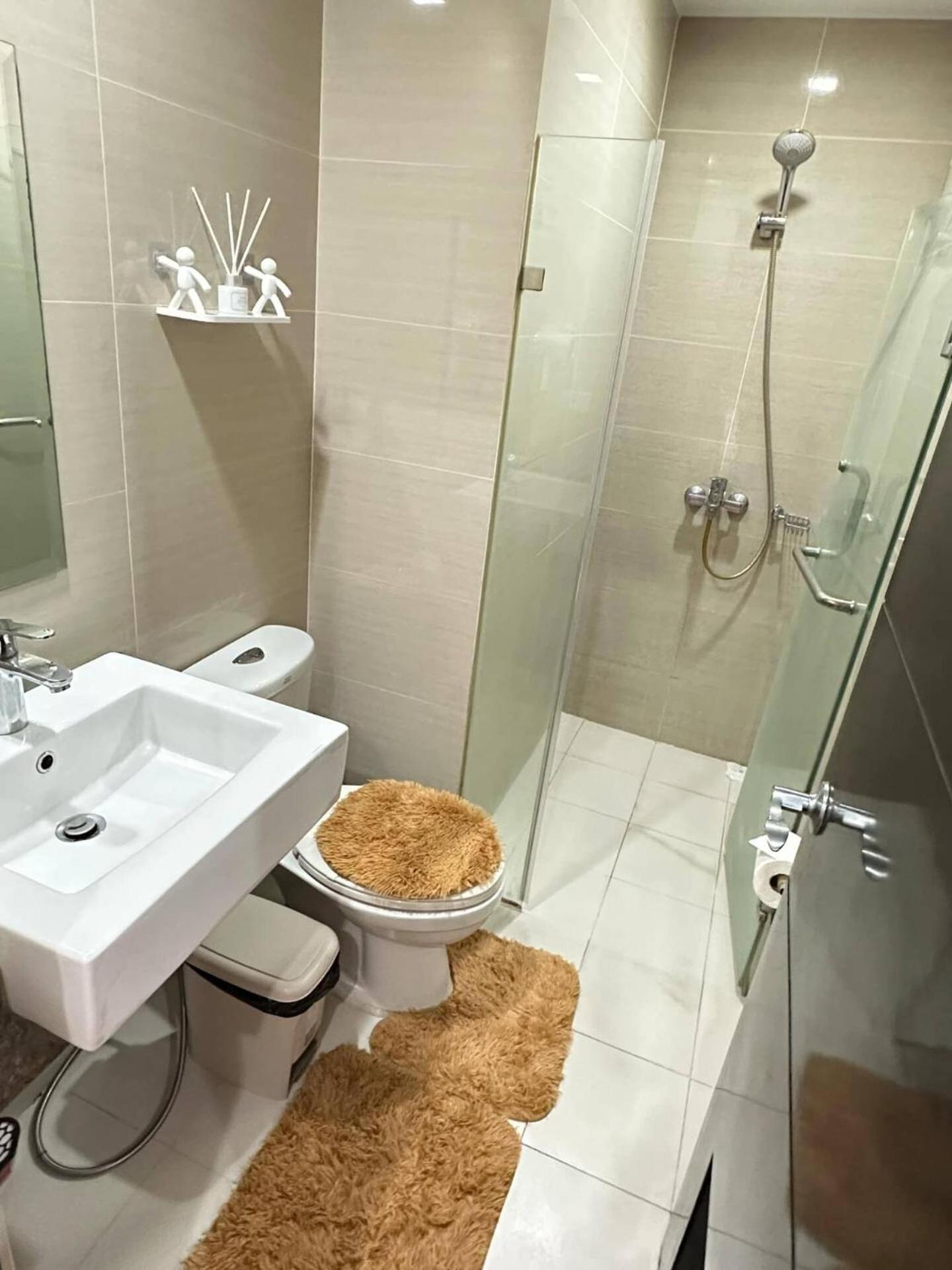 Perfect Summer Stay! Free Pool Near Airport Aparthotel *