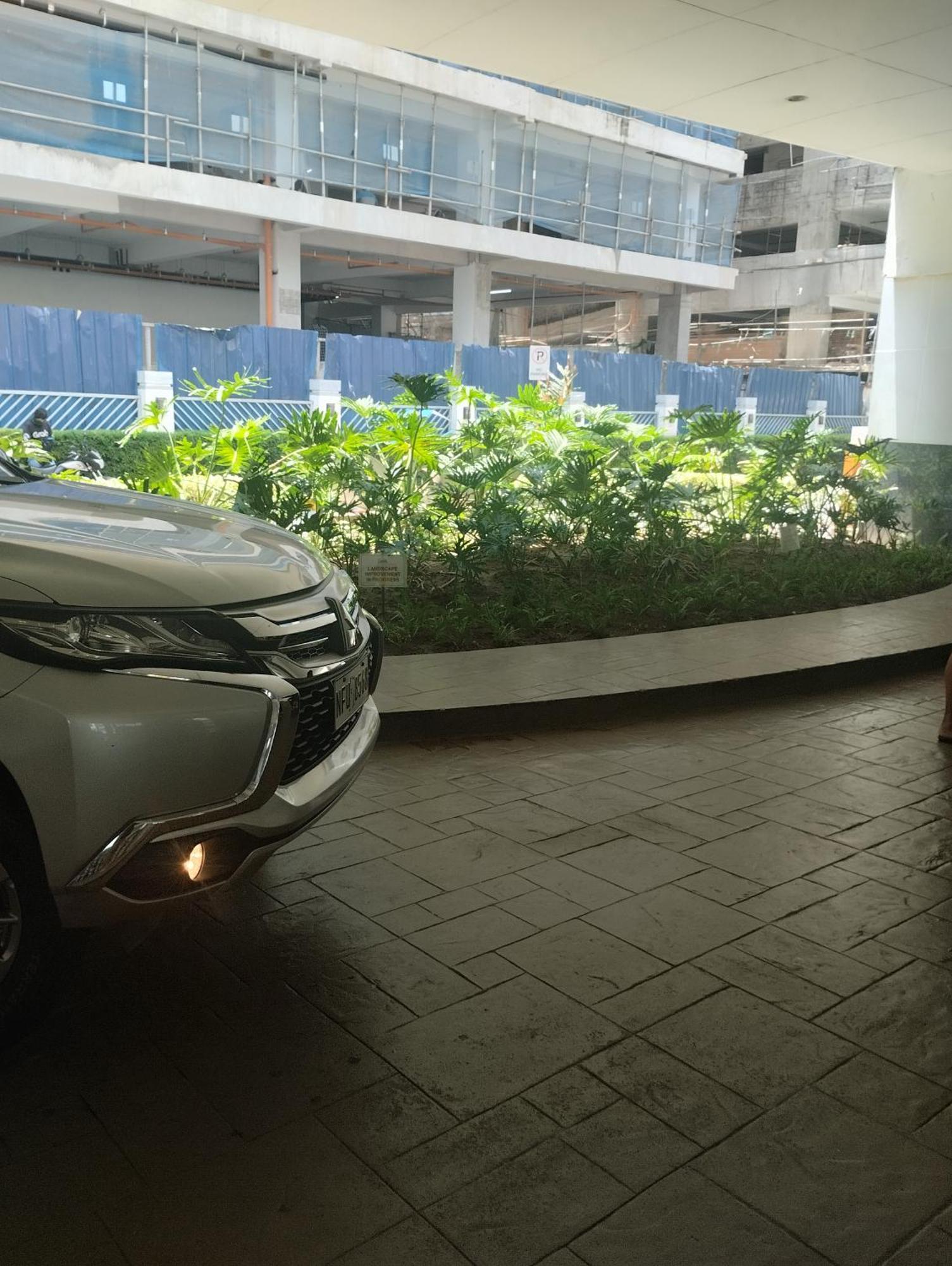 Staycation At Mall Of -tess Ualat Hotel 5*