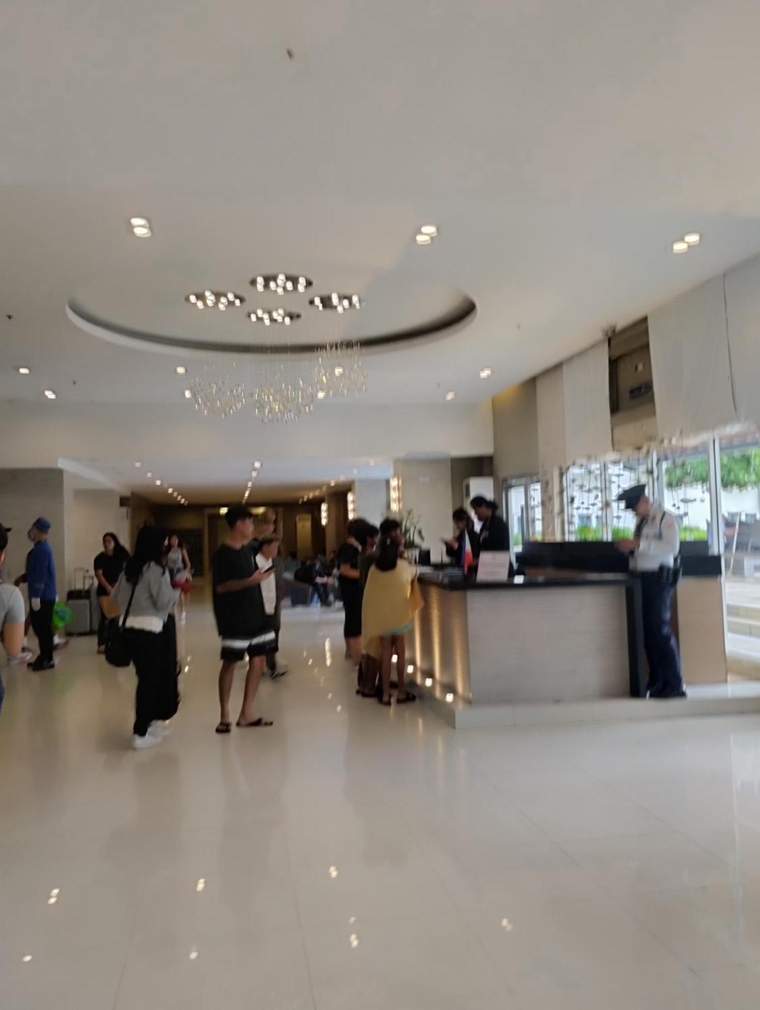 Staycation At Mall Of -tess Ualat 5*