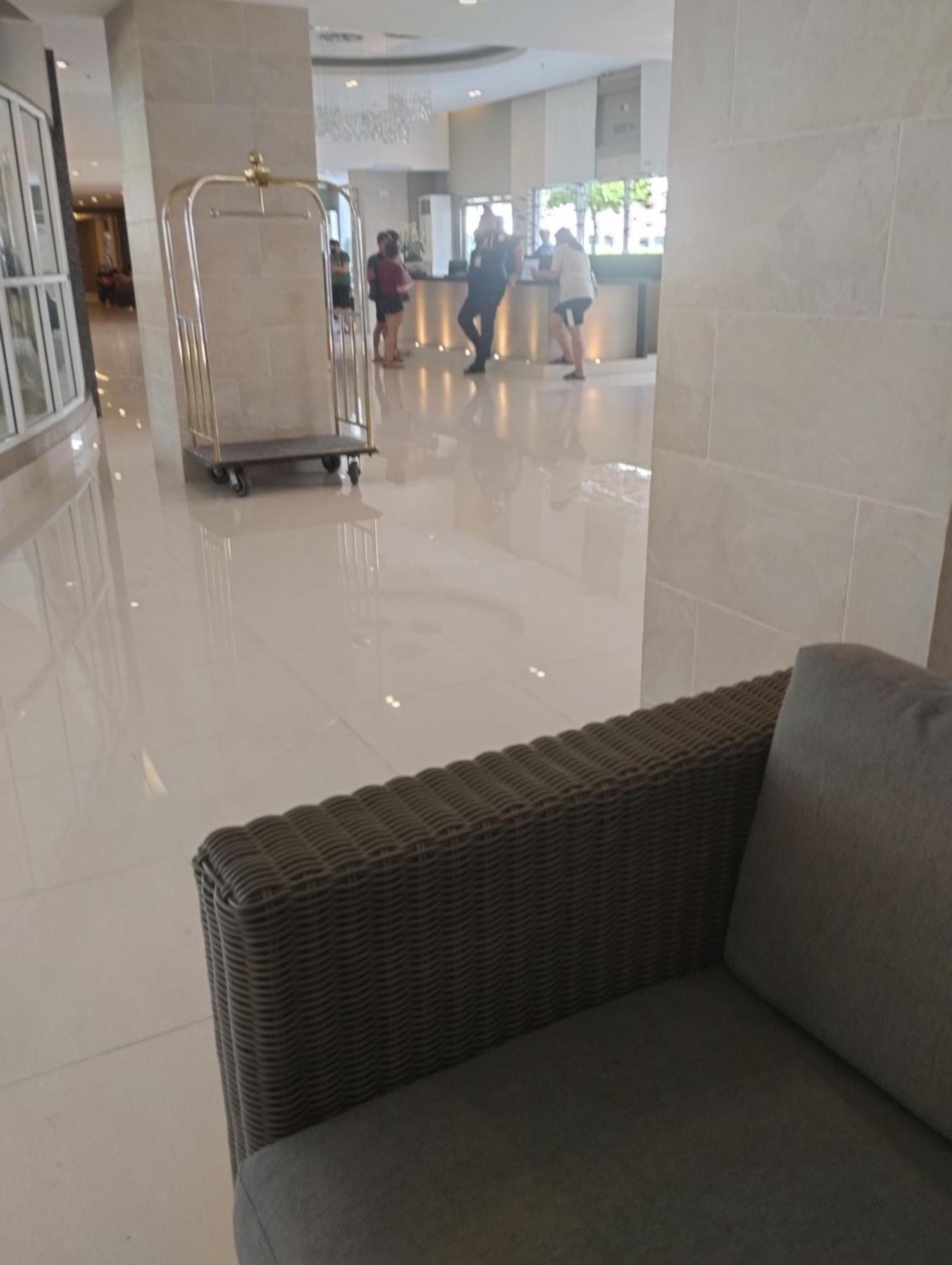 Staycation At Mall Of -tess Ualat Hotel