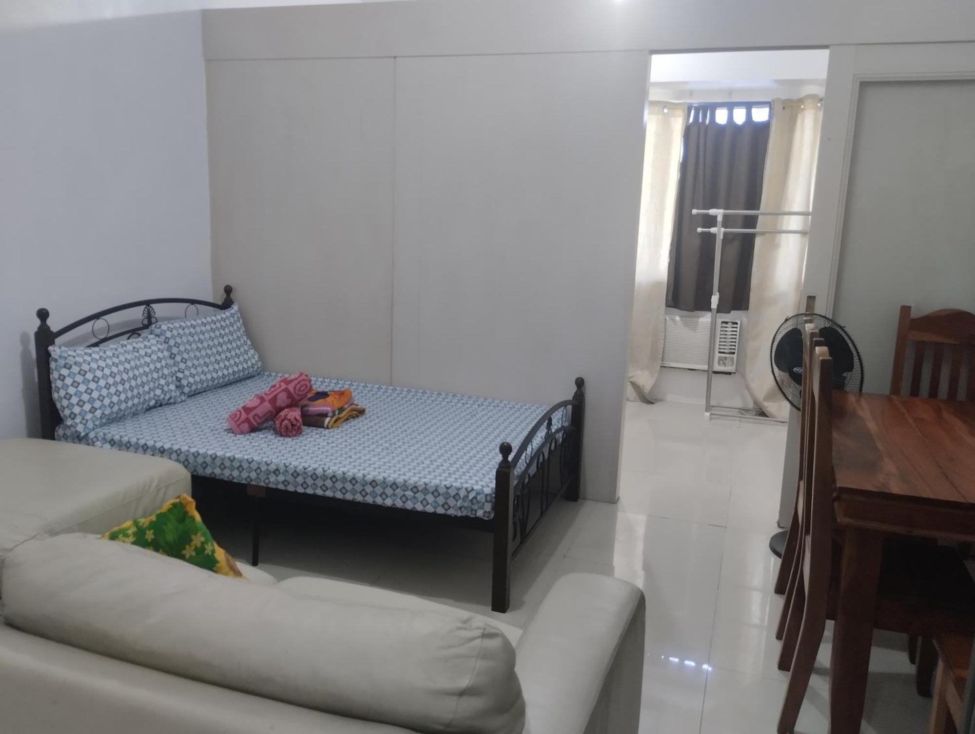 Staycation At Mall Of -tess Ualat Hotel 5*