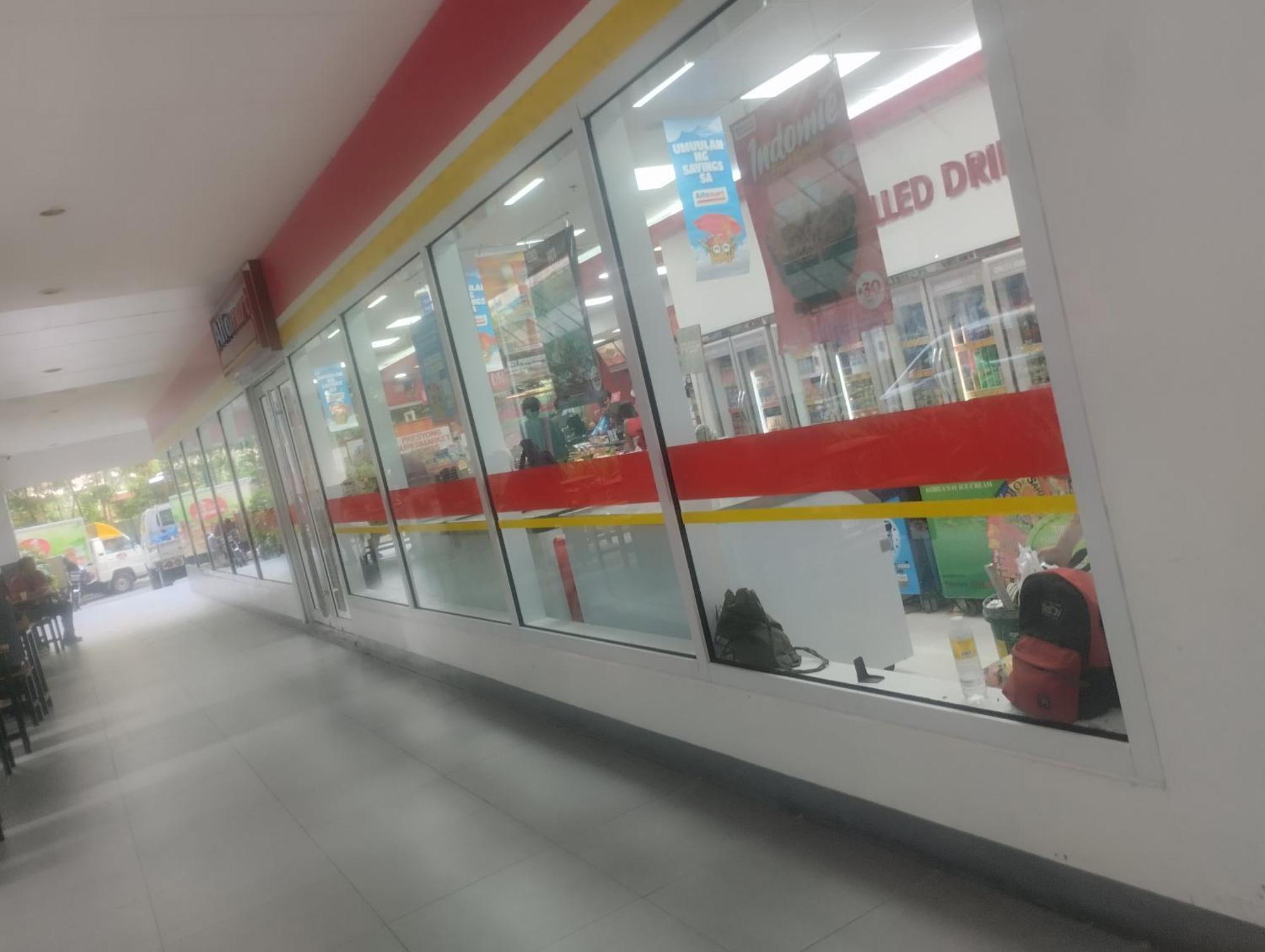 Staycation At Mall Of -tess Ualat Hotel 5*