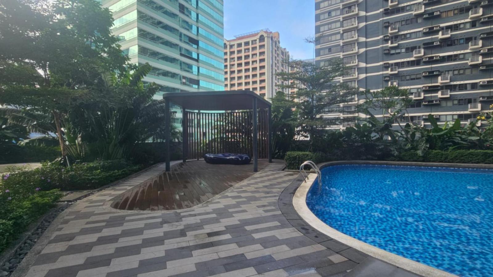 Awesome Value, Great Location Apartment