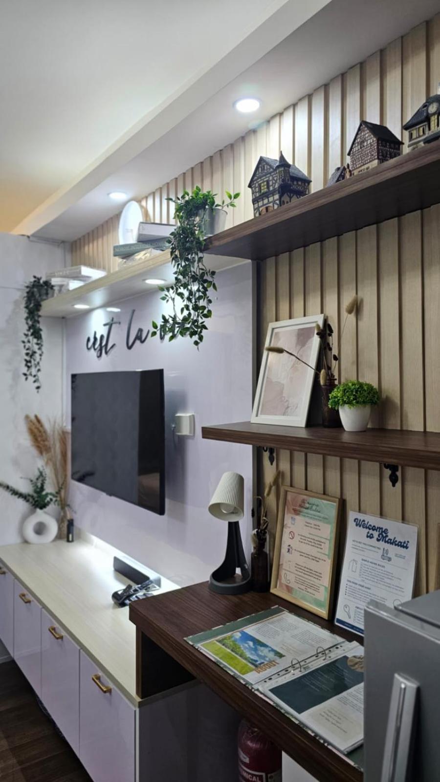 Awesome Value, Great Location Apartment *