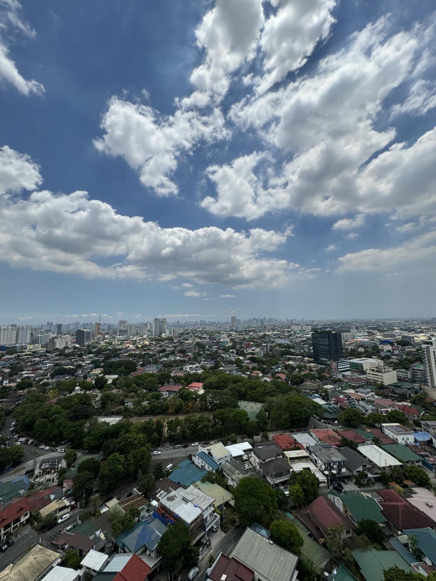 Vinia Infinity 4 Near Malls And Mrt Station
