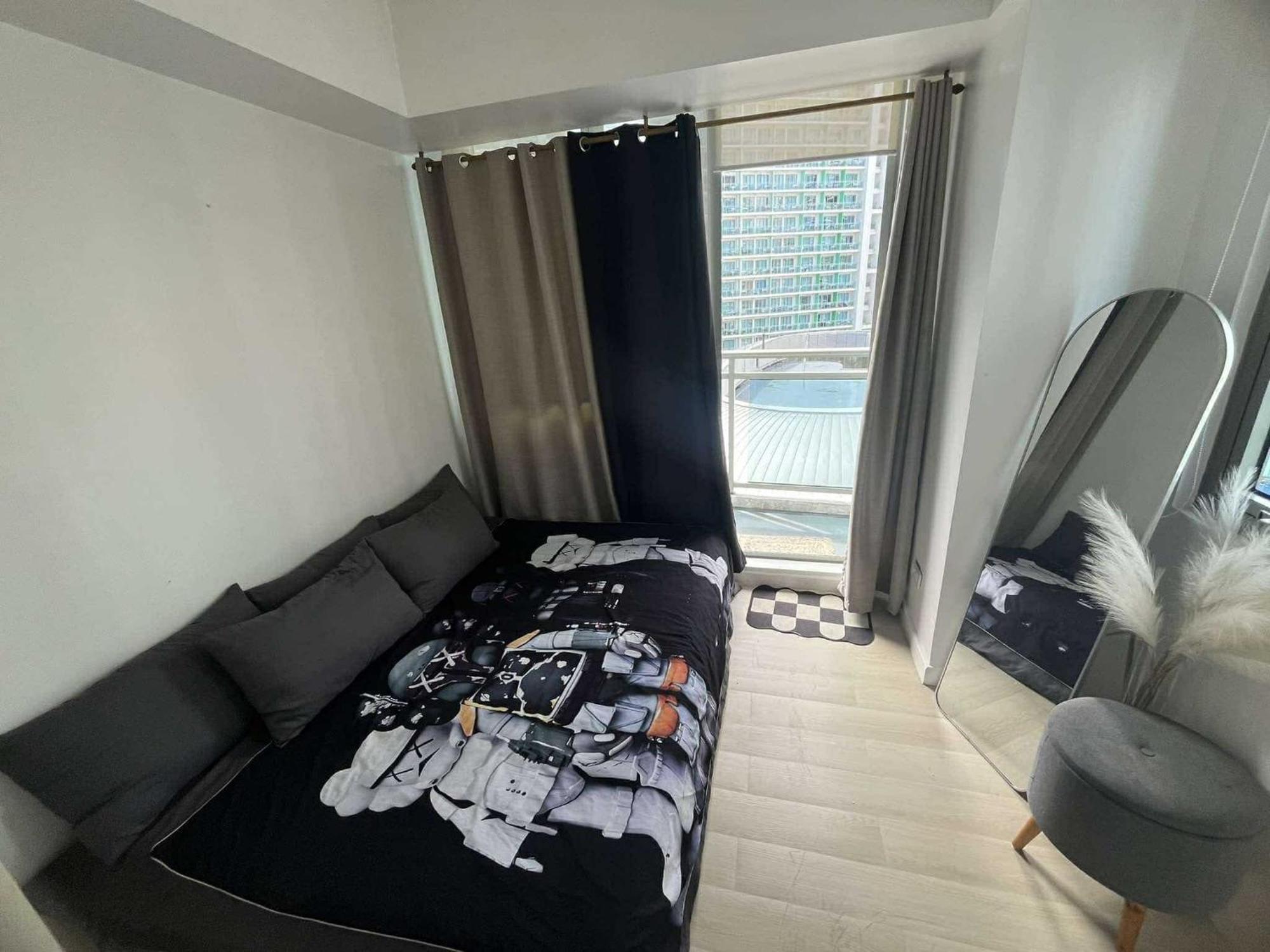 Hawz Of Kaws- Azure 2bedroom Full View Paranaque City