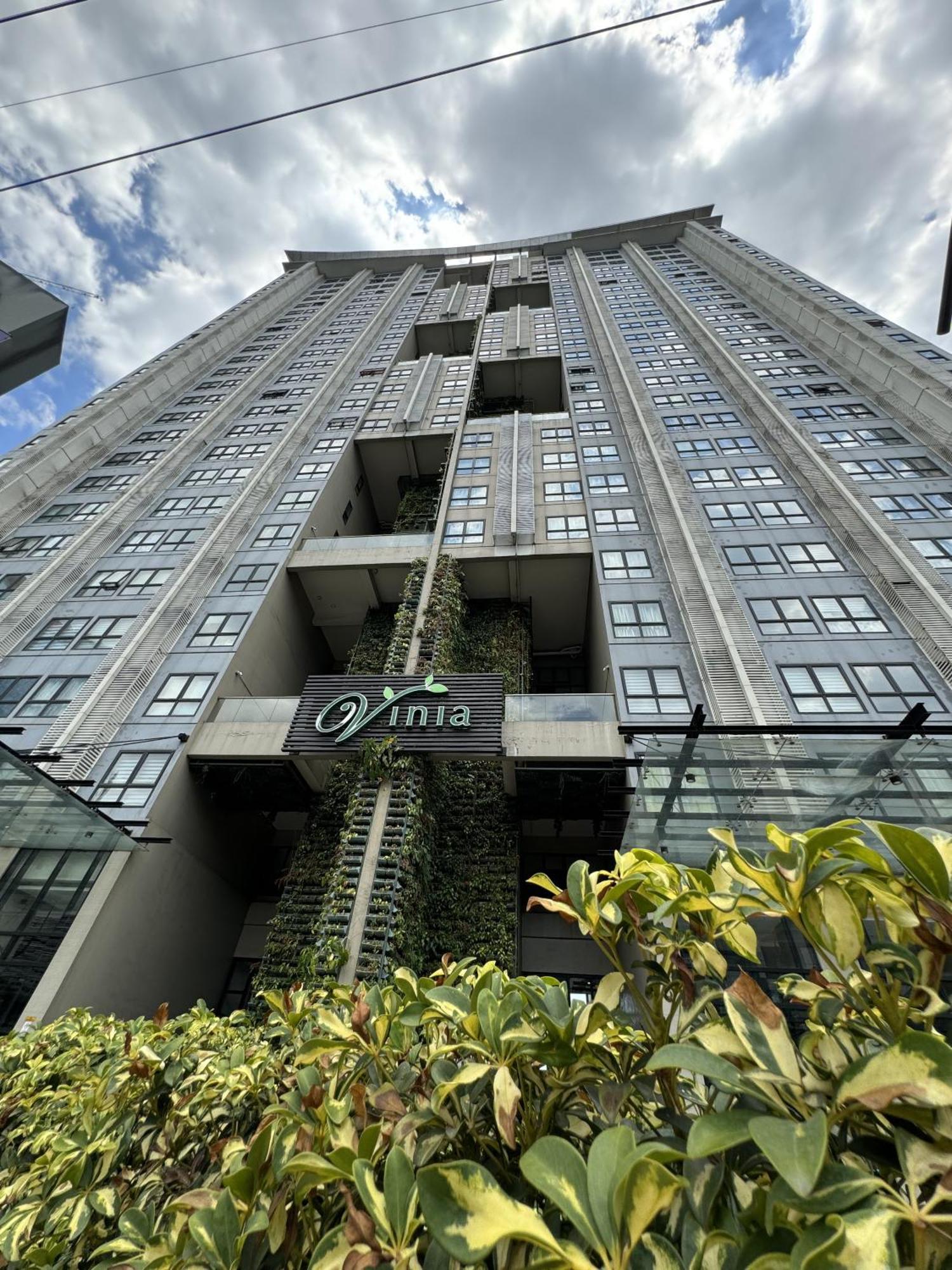 Vinia Infinity 4 Near Malls And Mrt Station Apartment Manila