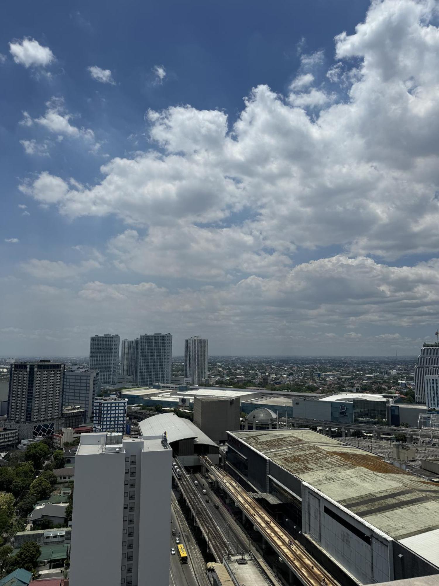 Vinia Infinity 4 Near Malls And Mrt Station Manila