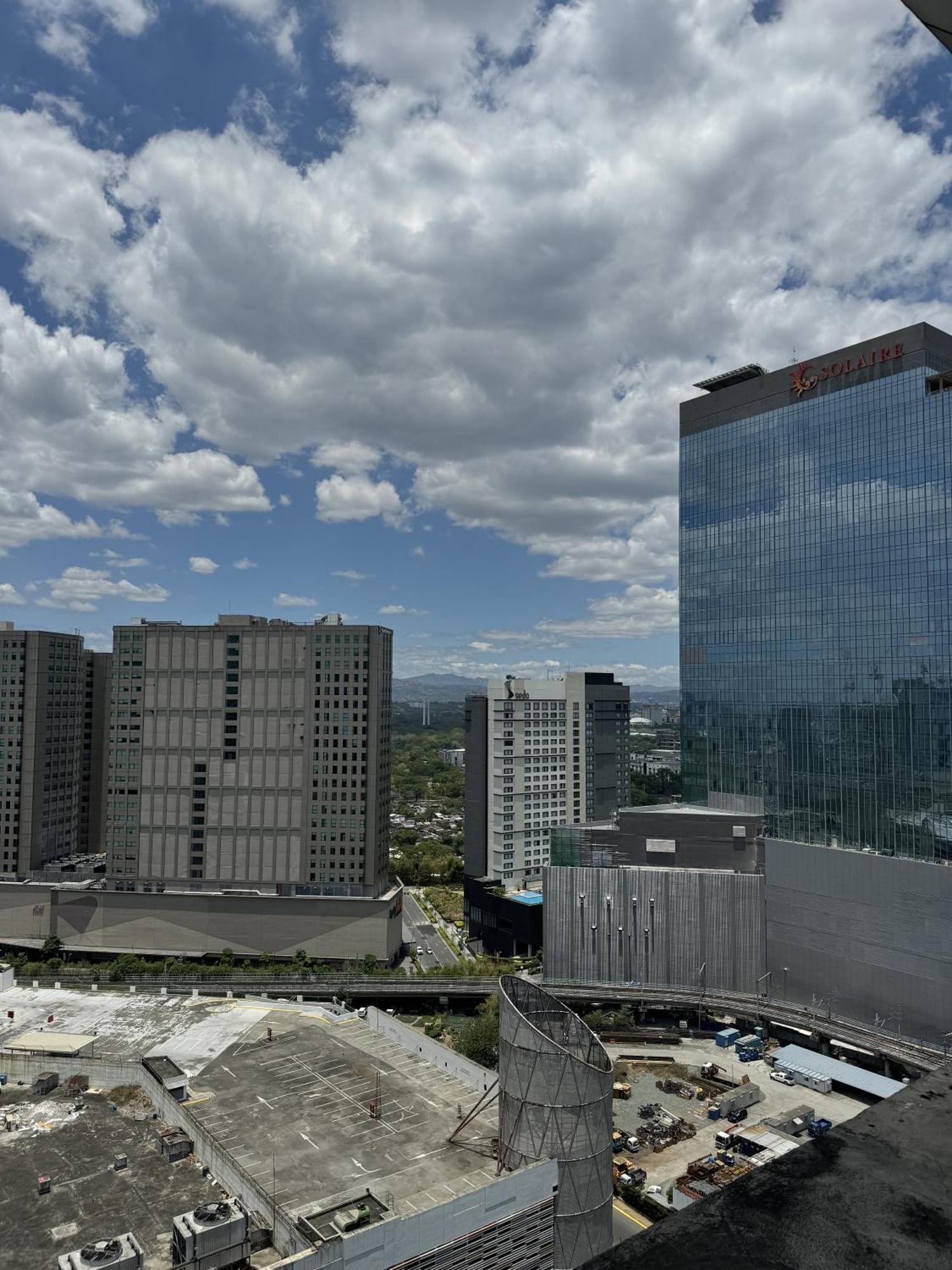 Vinia Infinity 4 Near Malls And Mrt Station