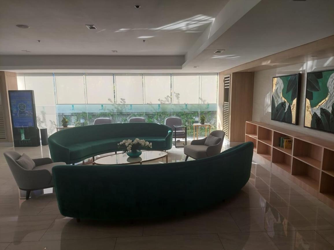 2 Double Beds With Balcony