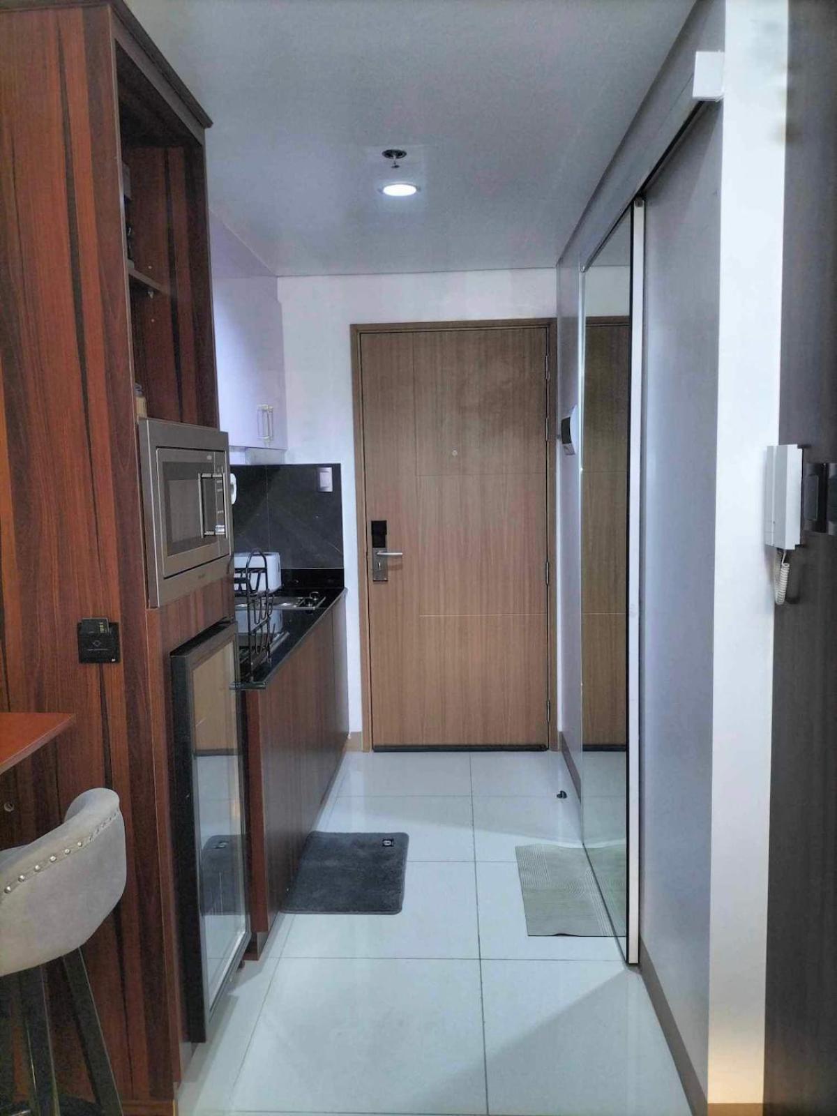 2 Double Beds With Balcony Apartment