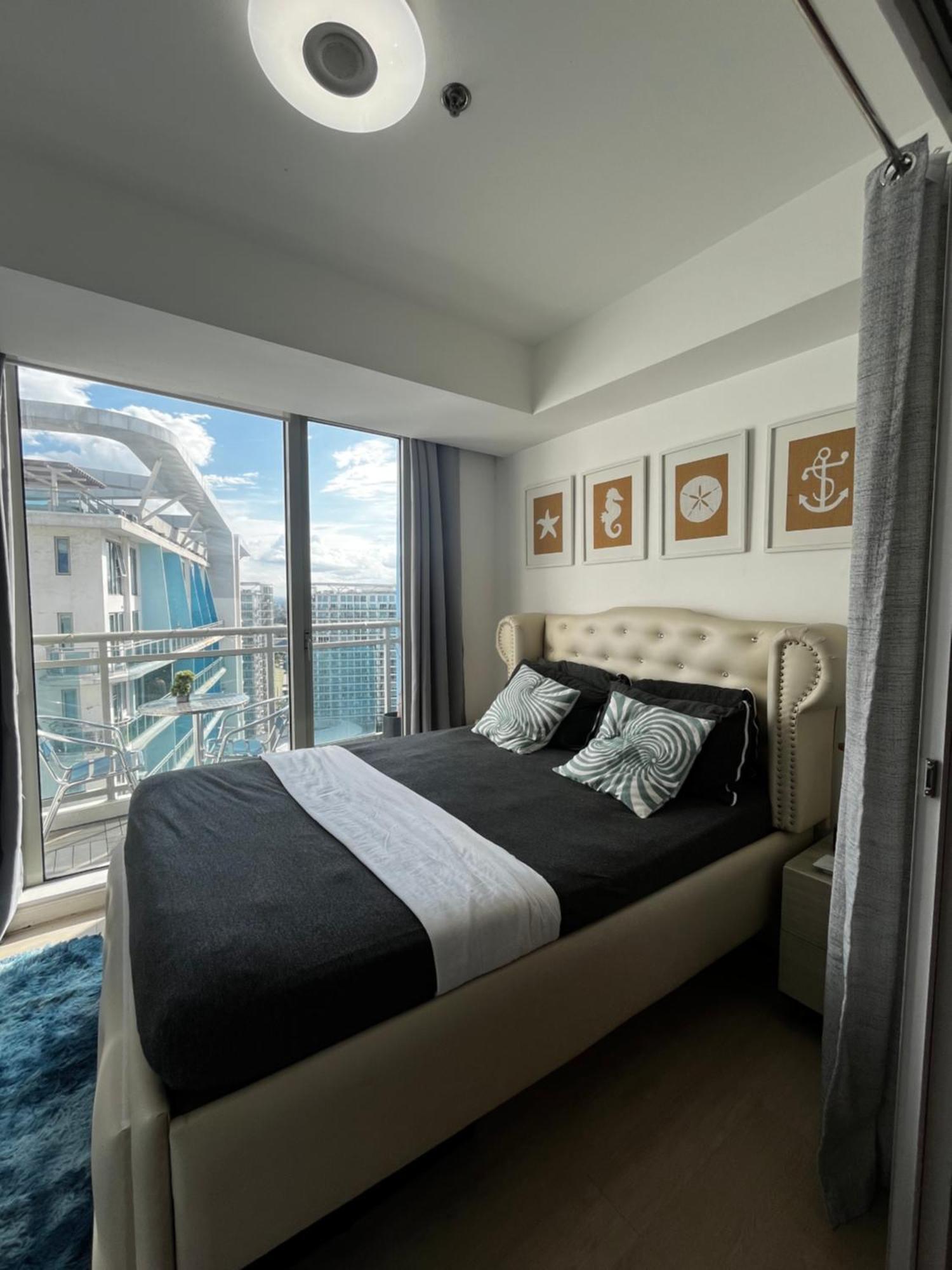 Aparthotel A&j Azure Getaway Manila