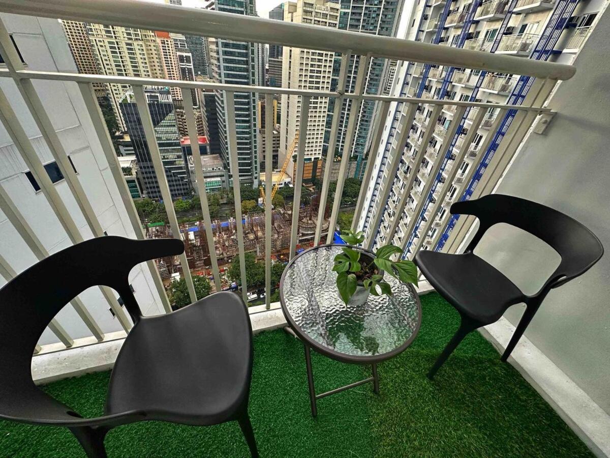 Family Suites- Self Service Unit In Jazz Residences Makati Apartment