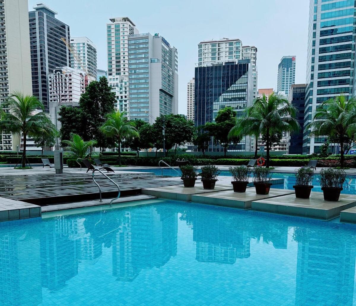 Apartment Family Suites- Self Service Unit In Jazz Residences Makati