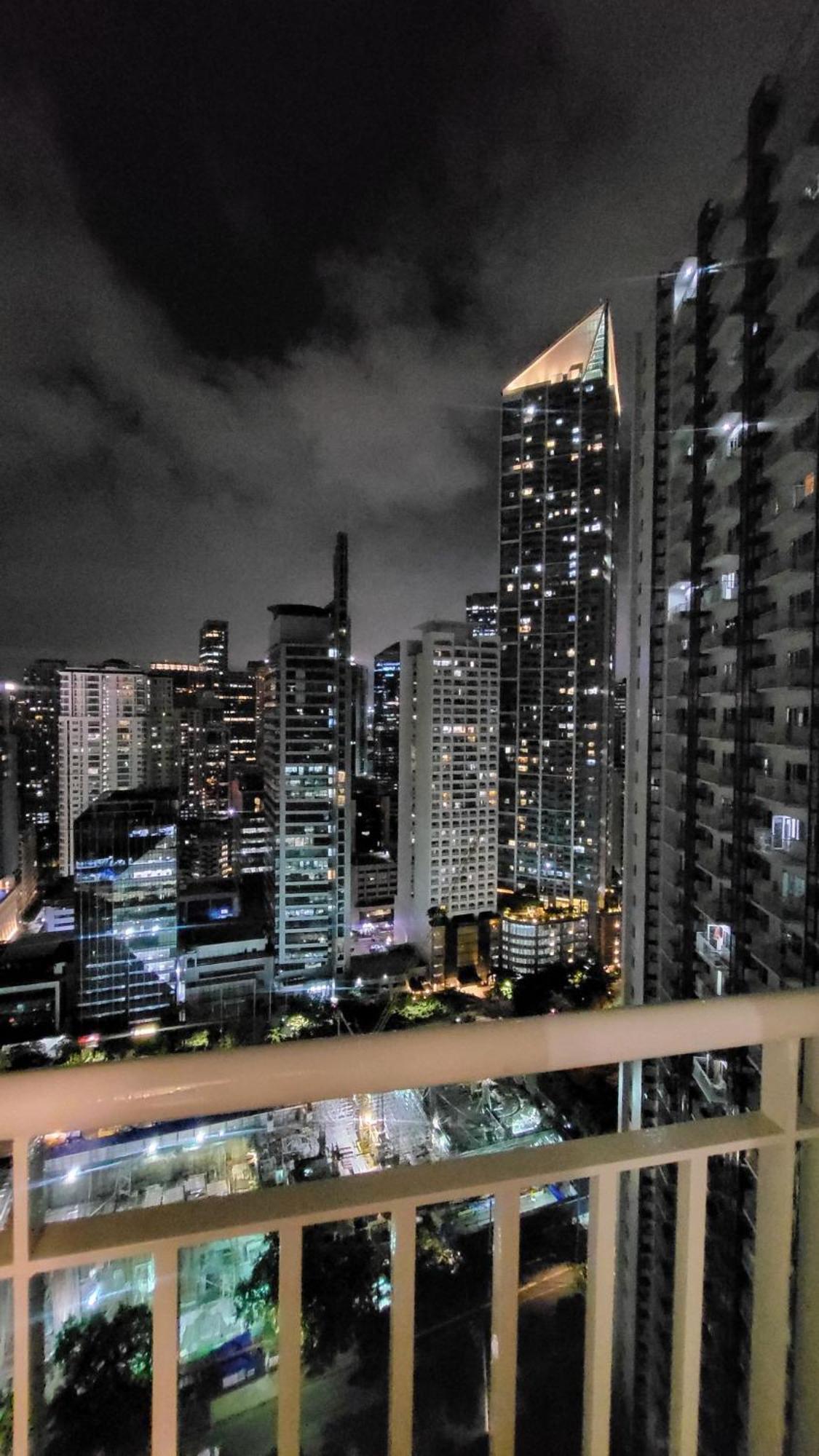 Family Suites- Self Service Unit In Jazz Residences Makati Manila